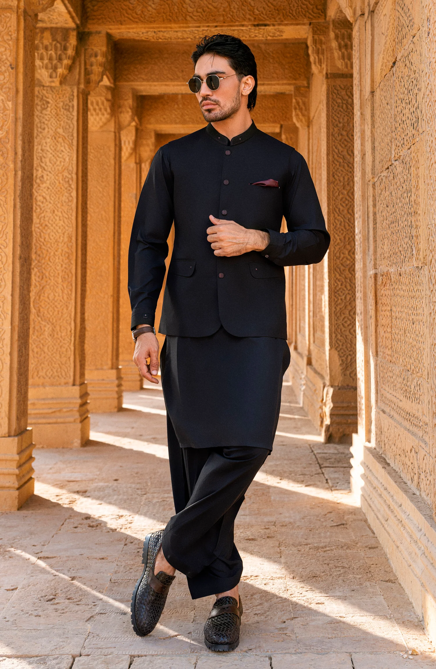 BLACK BLENDED WAISTCOAT