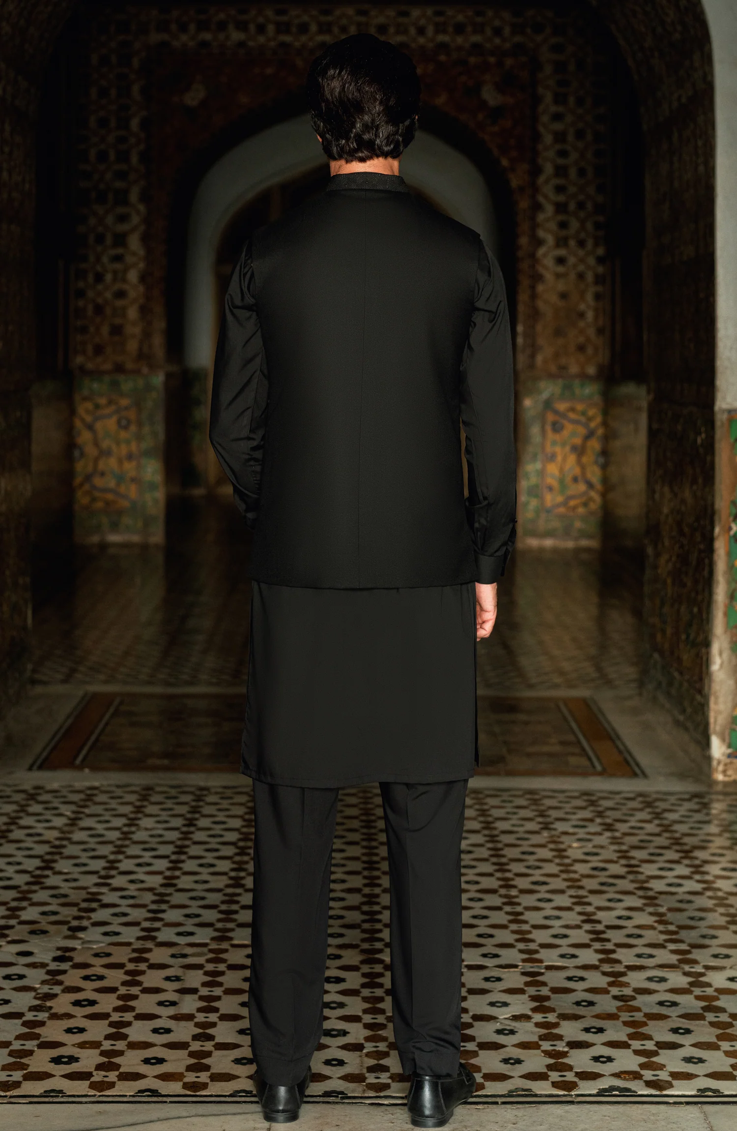 BLACK EMBROIDERED BLENDED WAISTCOAT - Image 3