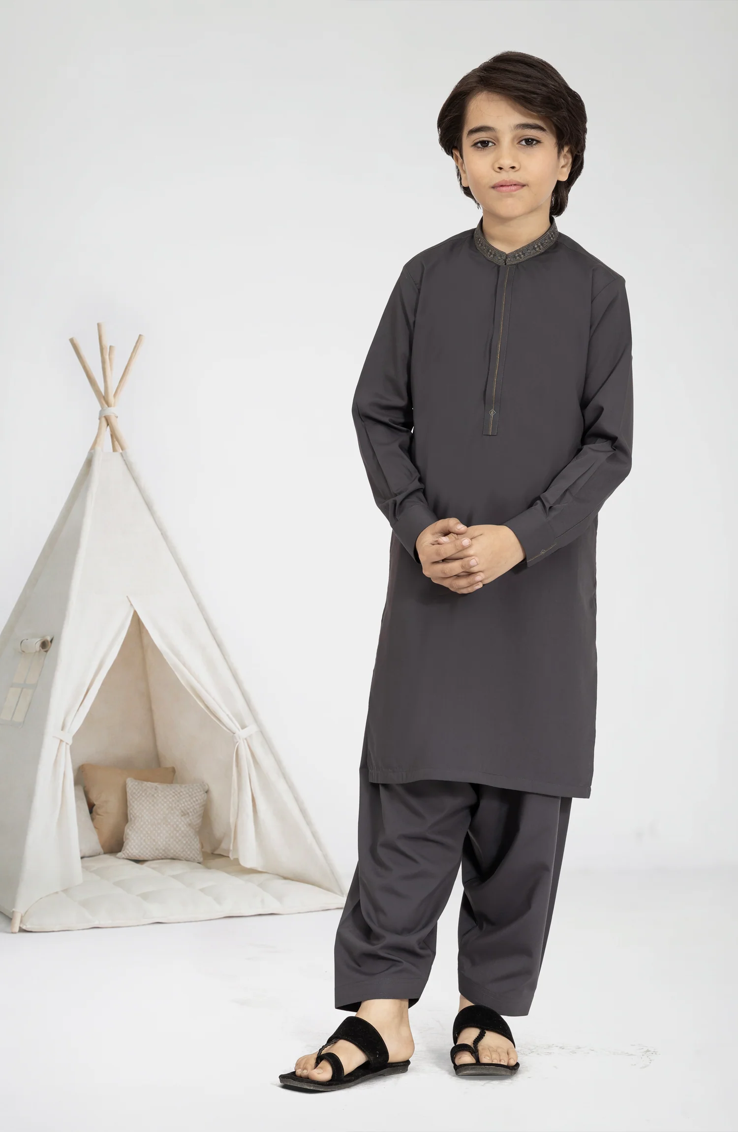 CHARCOAL BLENDED EMBROIDERED KAMEEZ SHALWAR - Image 5