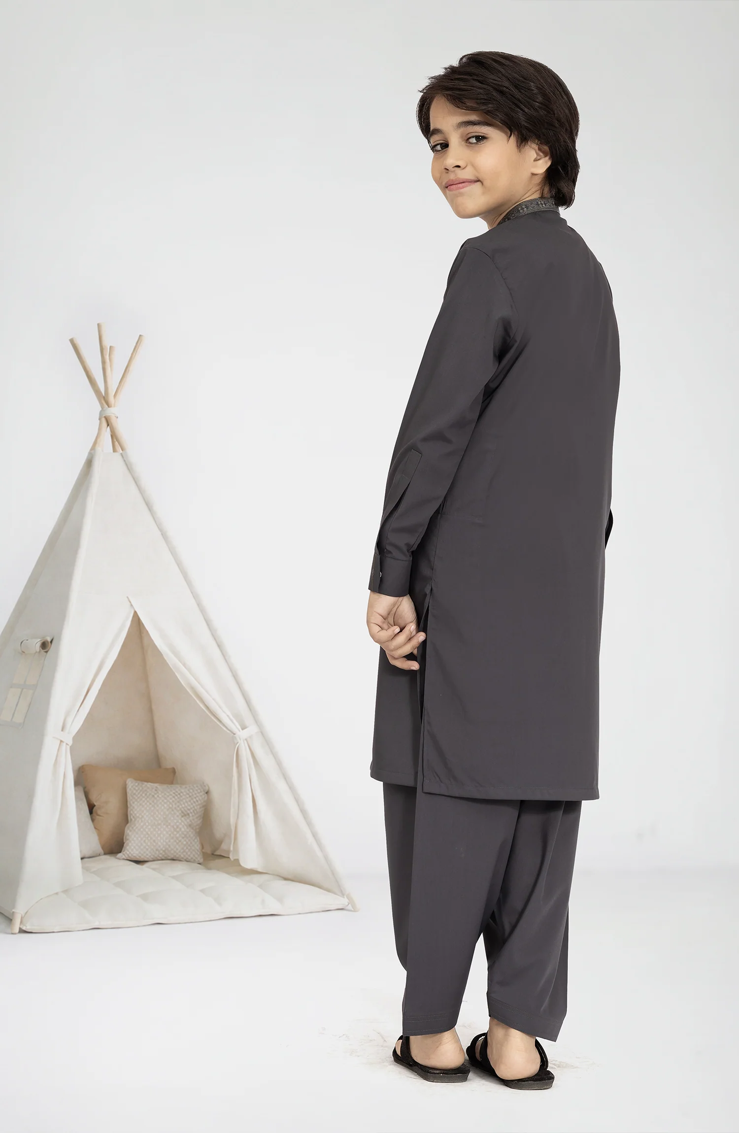 CHARCOAL BLENDED EMBROIDERED KAMEEZ SHALWAR - Image 6