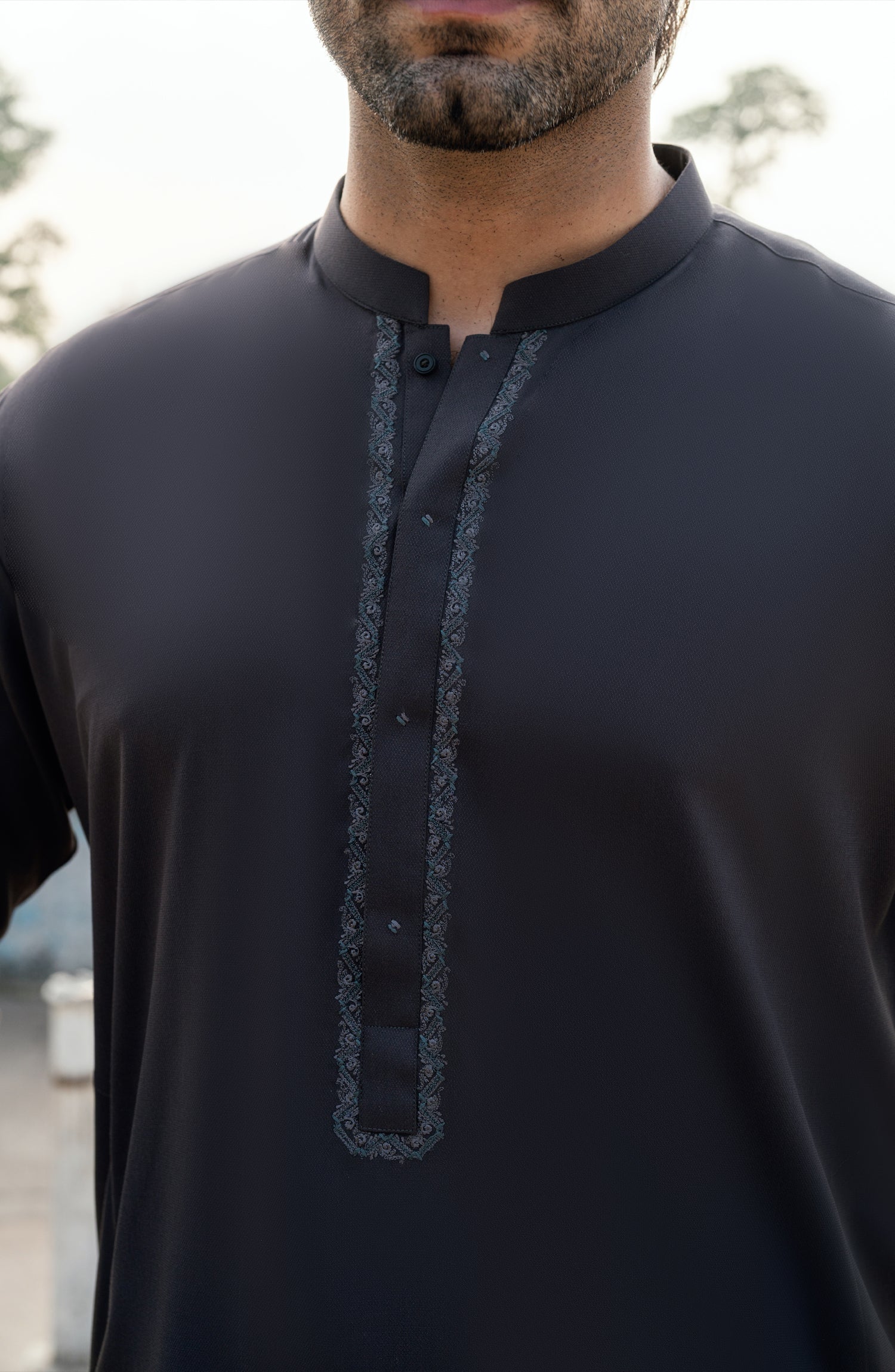 CHARCOAL BLENDED EMBROIDERED KAMEEZ SHALWAR - Image 2