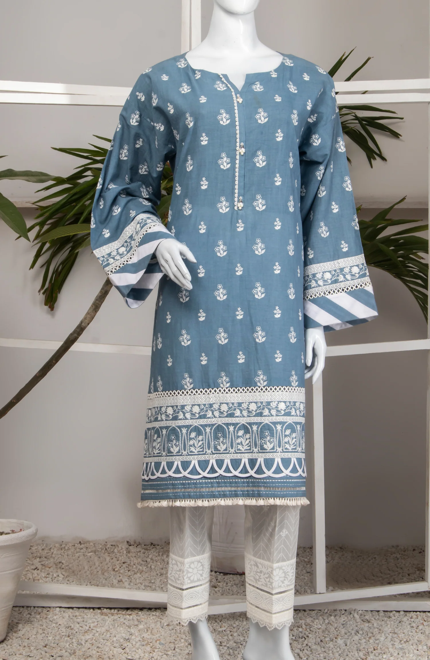 WOMEN CHIKANKARI LAWN 2PC UNSTITCHED