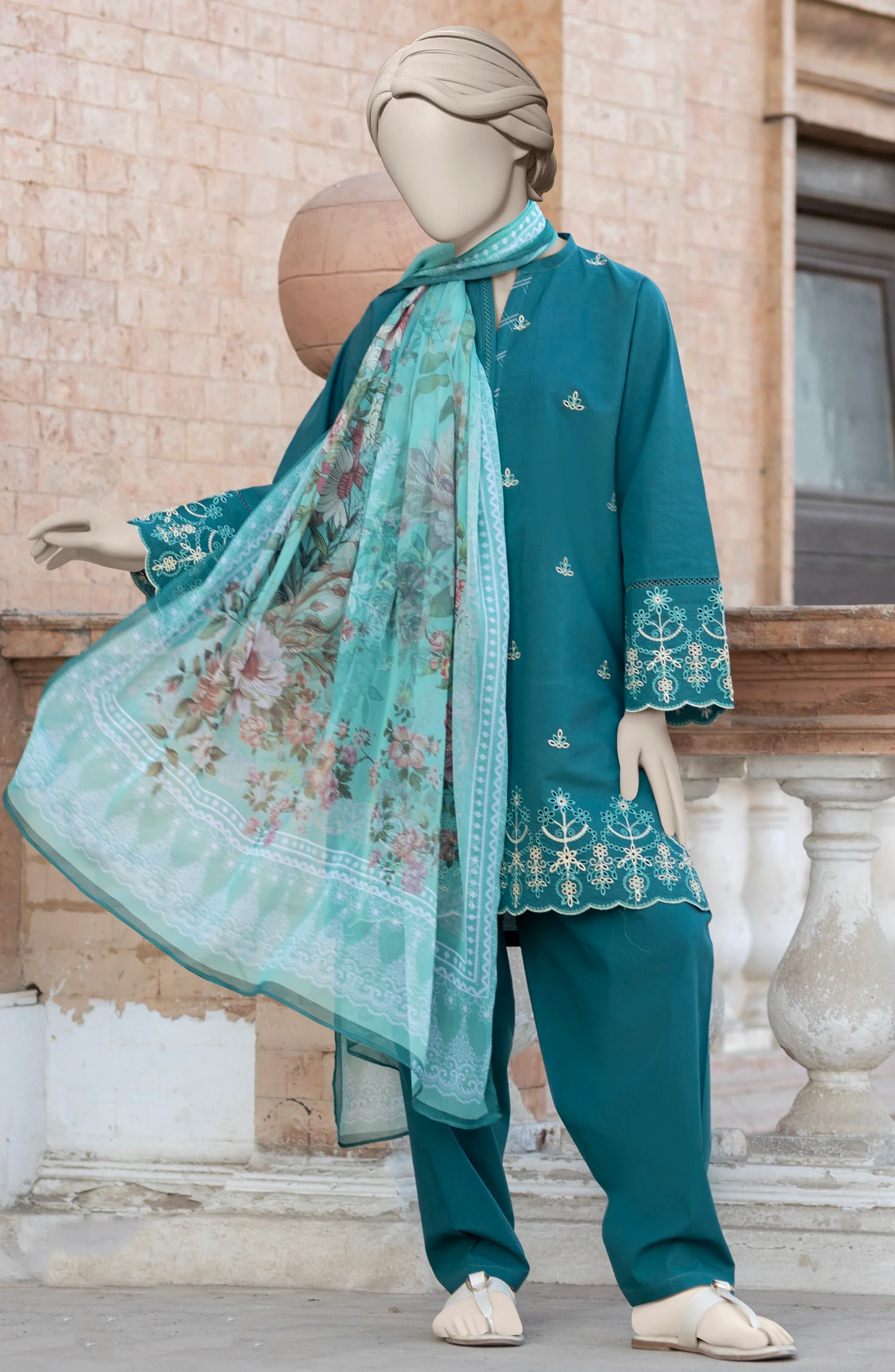 EMBROIDERED CAMBRIC 3PCS UNSTITCHED