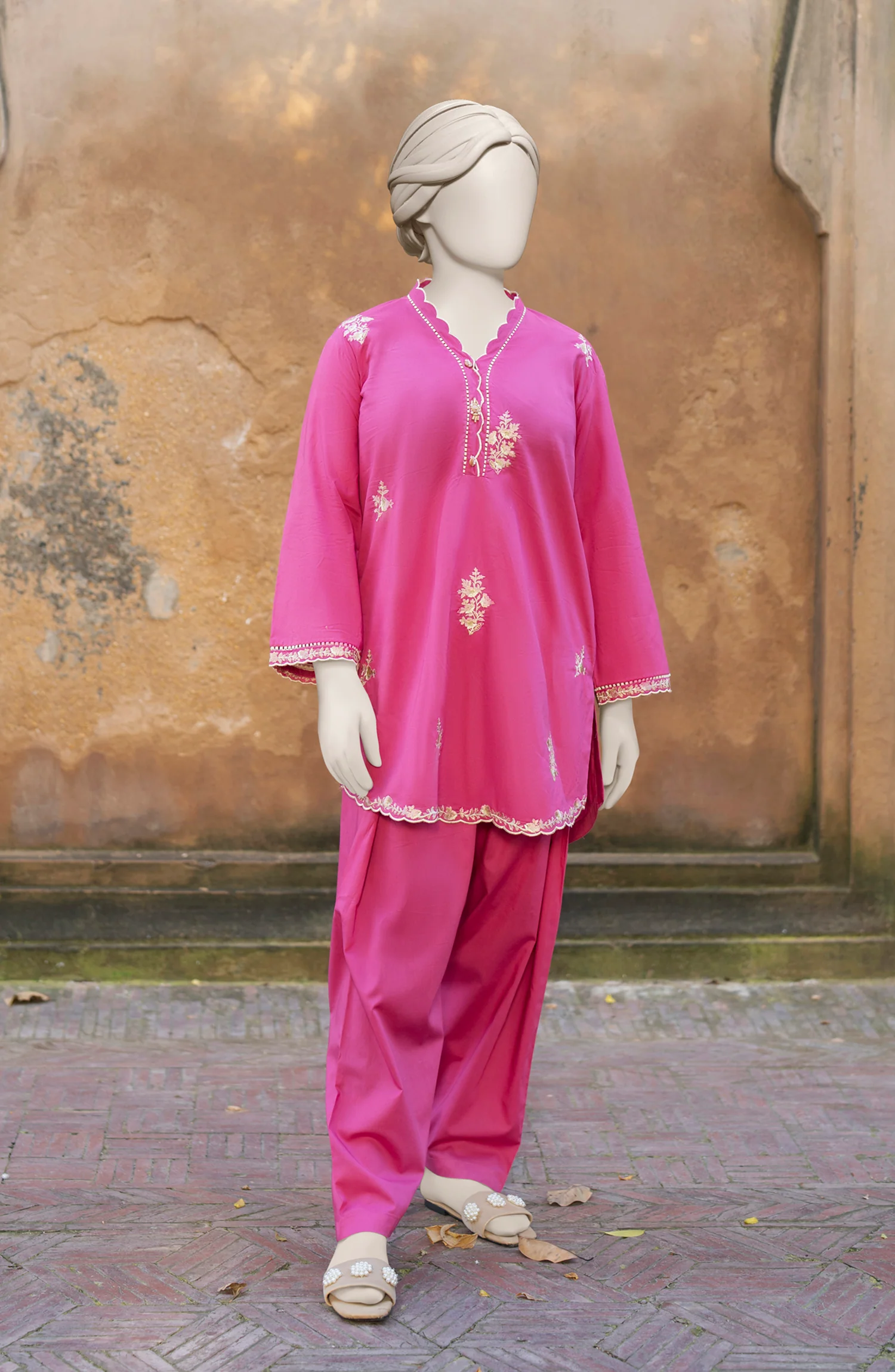 EMBROIDERED CAMBRIC STITCHED 2 PIECE - Image 3