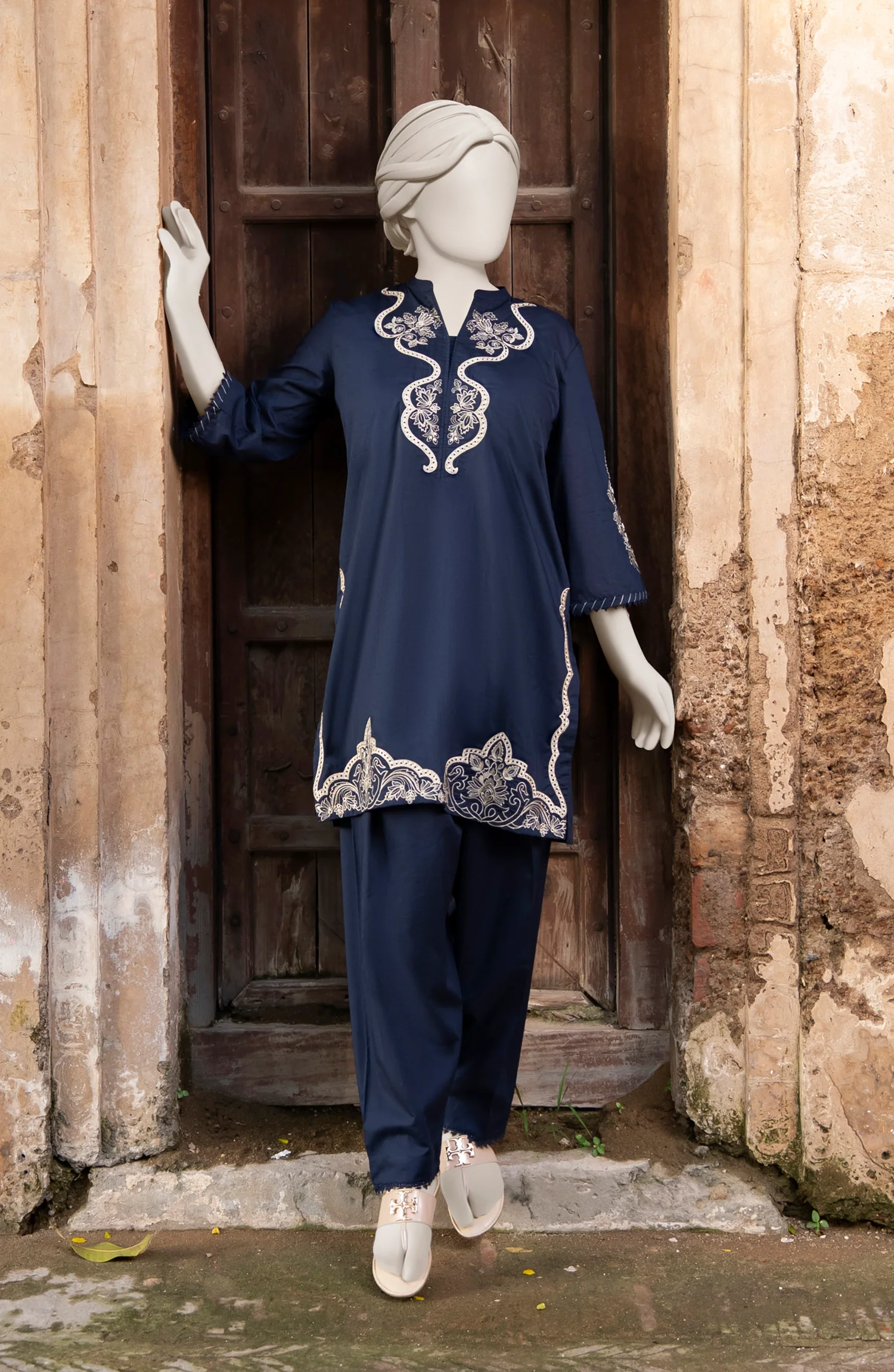 EMBROIDERED CAMBRIC STITCHED 2 PIECE - Image 5