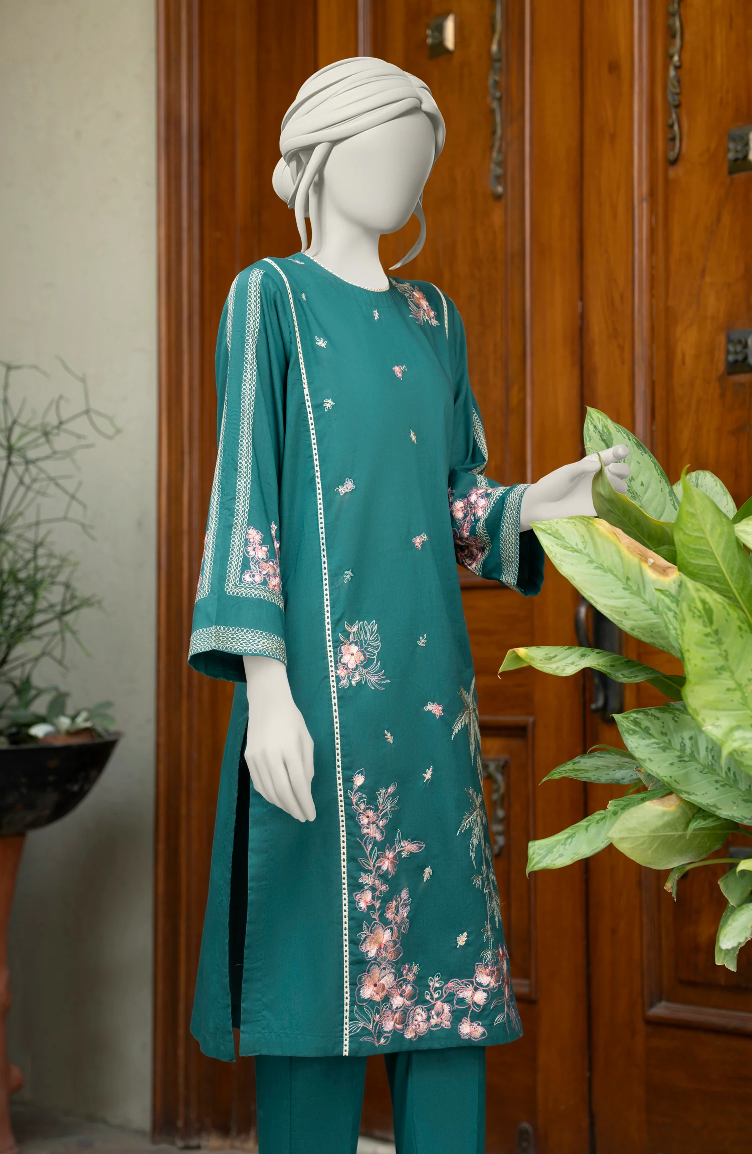 EMBROIDERED CAMBRIC STITCHED 2 PIECE - Image 4
