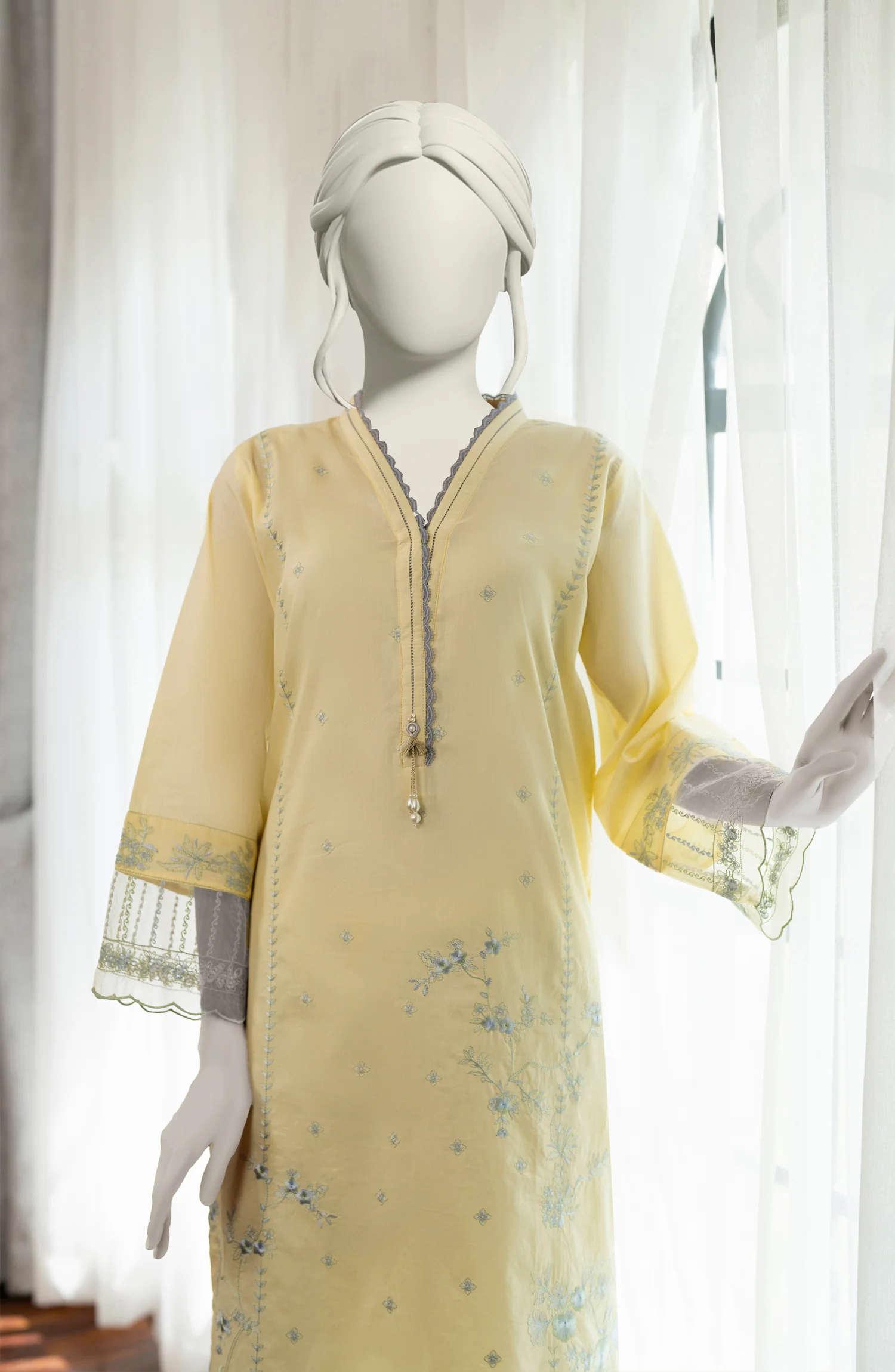 EMBROIDERED CAMBRIC STITCHED 2 PIECE - Image 2