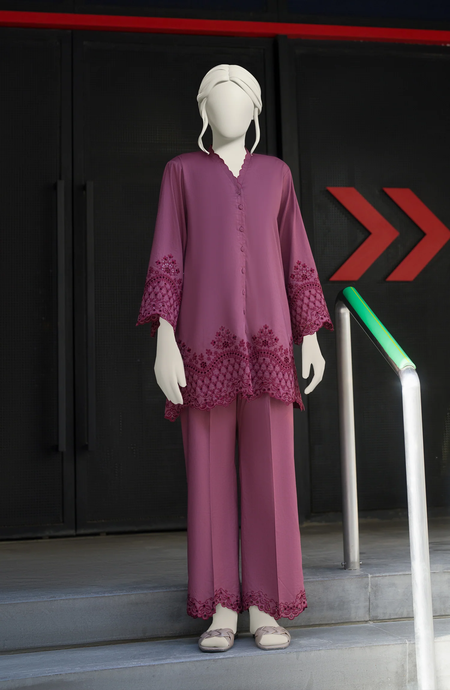 EMBROIDERED CAMBRIC STITCHED 2 PIECE