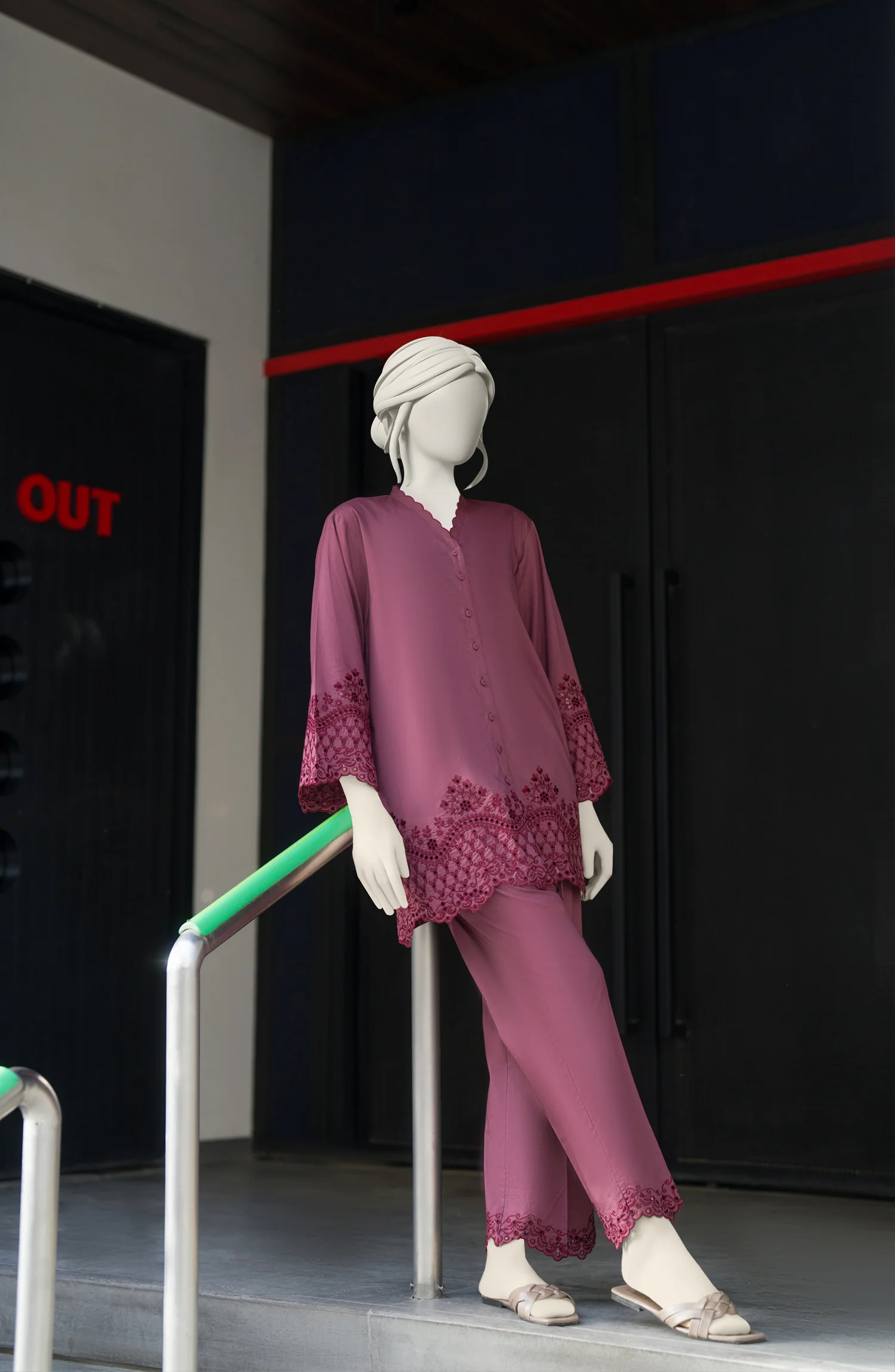 EMBROIDERED CAMBRIC STITCHED 2 PIECE - Image 5