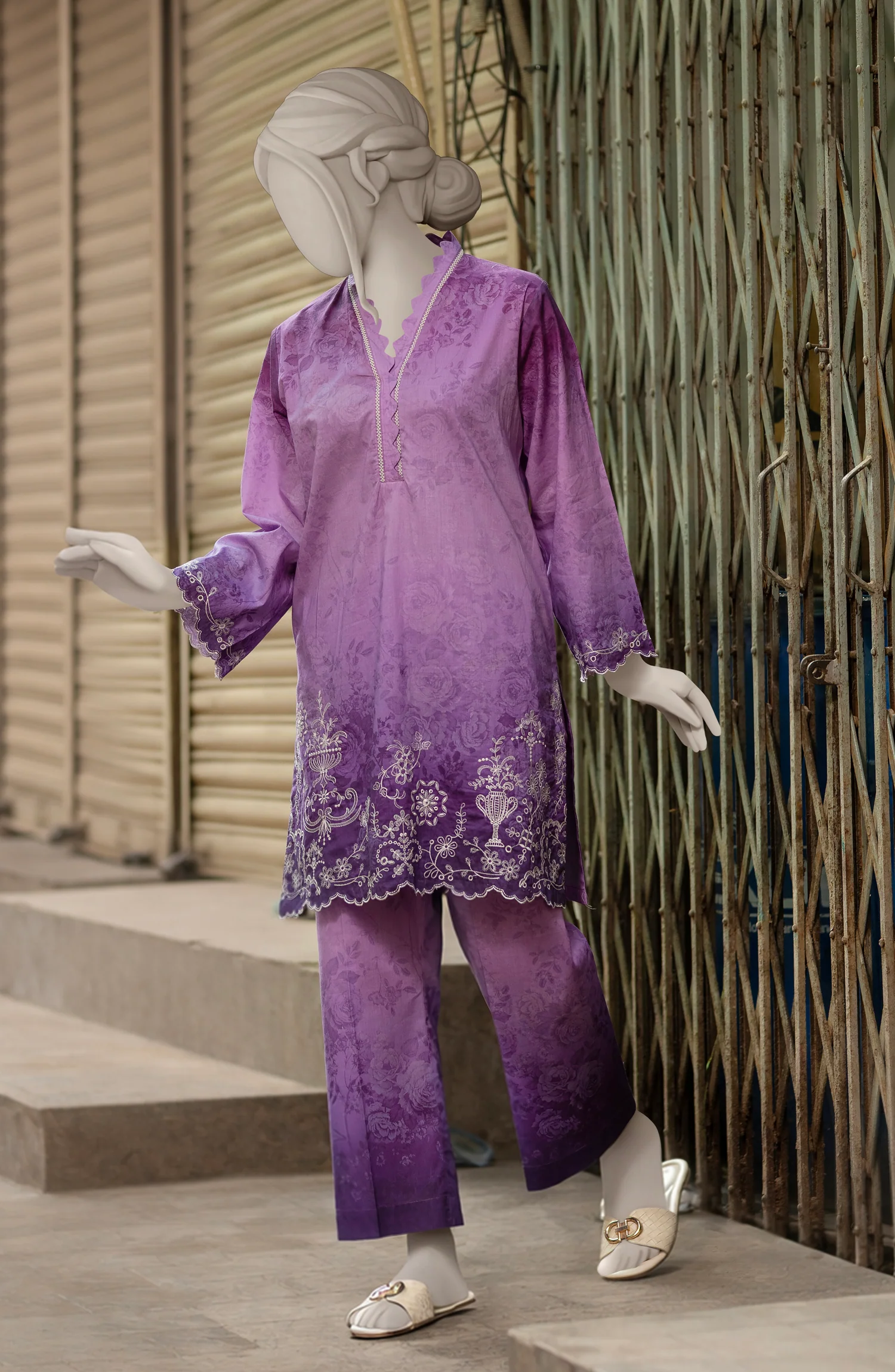 EMBROIDERED CAMBRIC STITCHED 2 PIECE - Image 3
