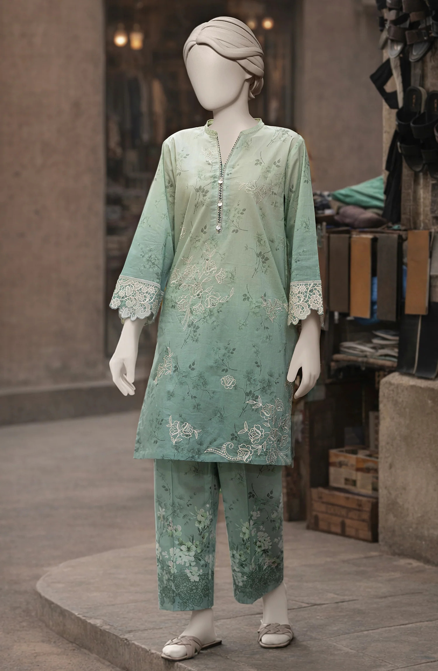 EMBROIDERED CAMBRIC STITCHED 2 PIECE - Image 3