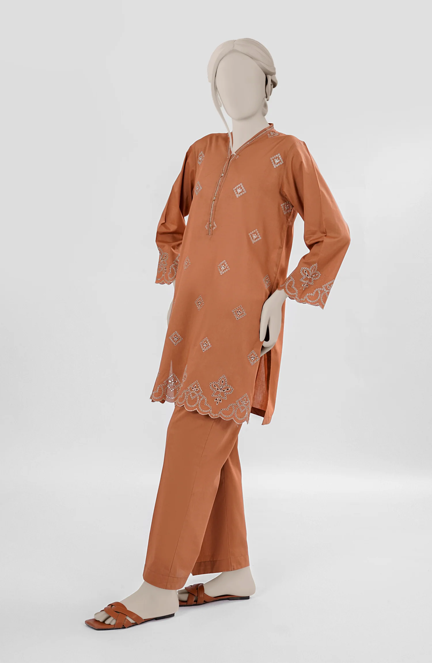 EMBROIDERED CAMBRIC STITCHED 2 PIECE - Image 4
