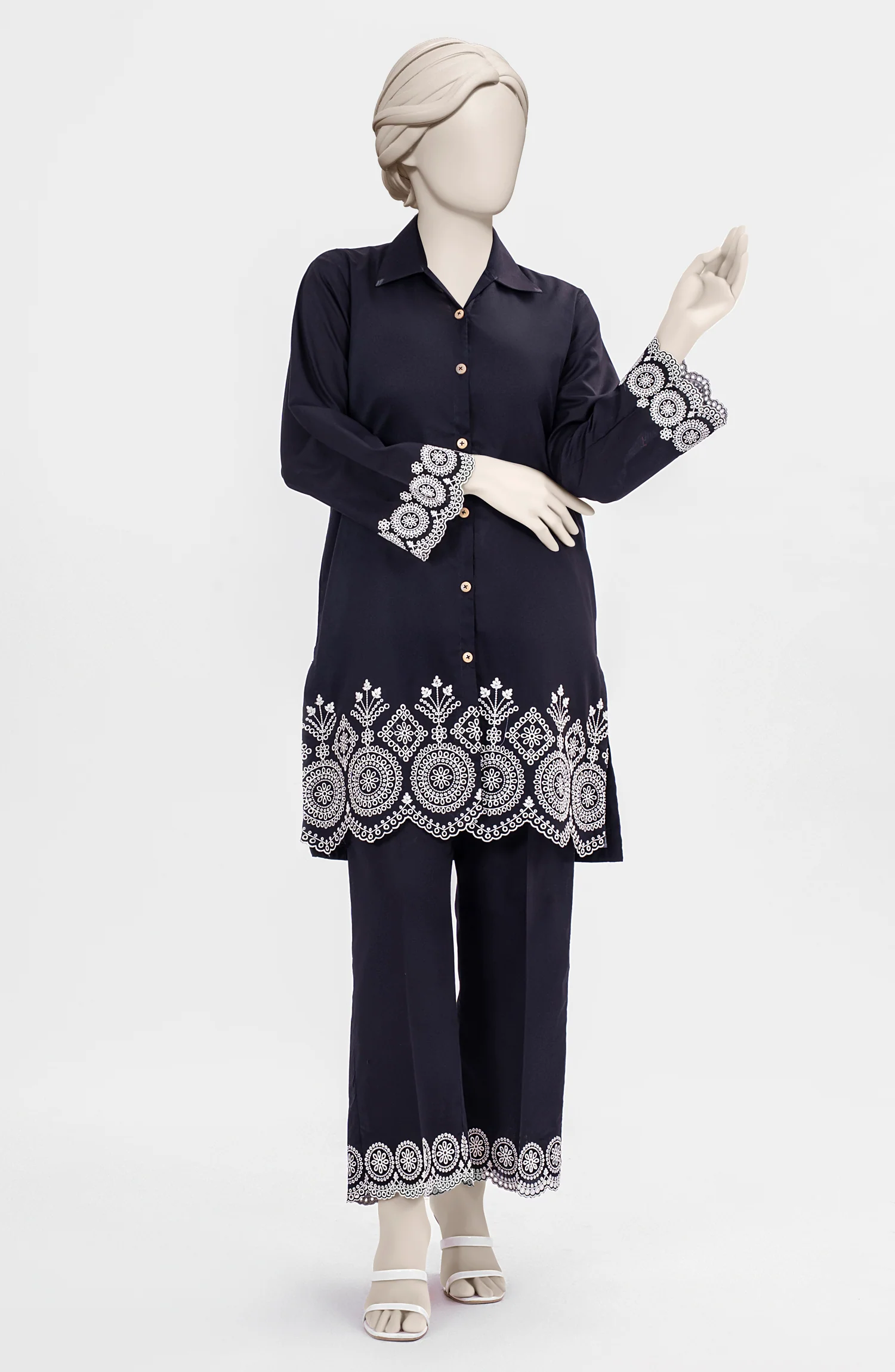 EMBROIDERED CAMBRIC STITCHED 2 PIECE - Image 3