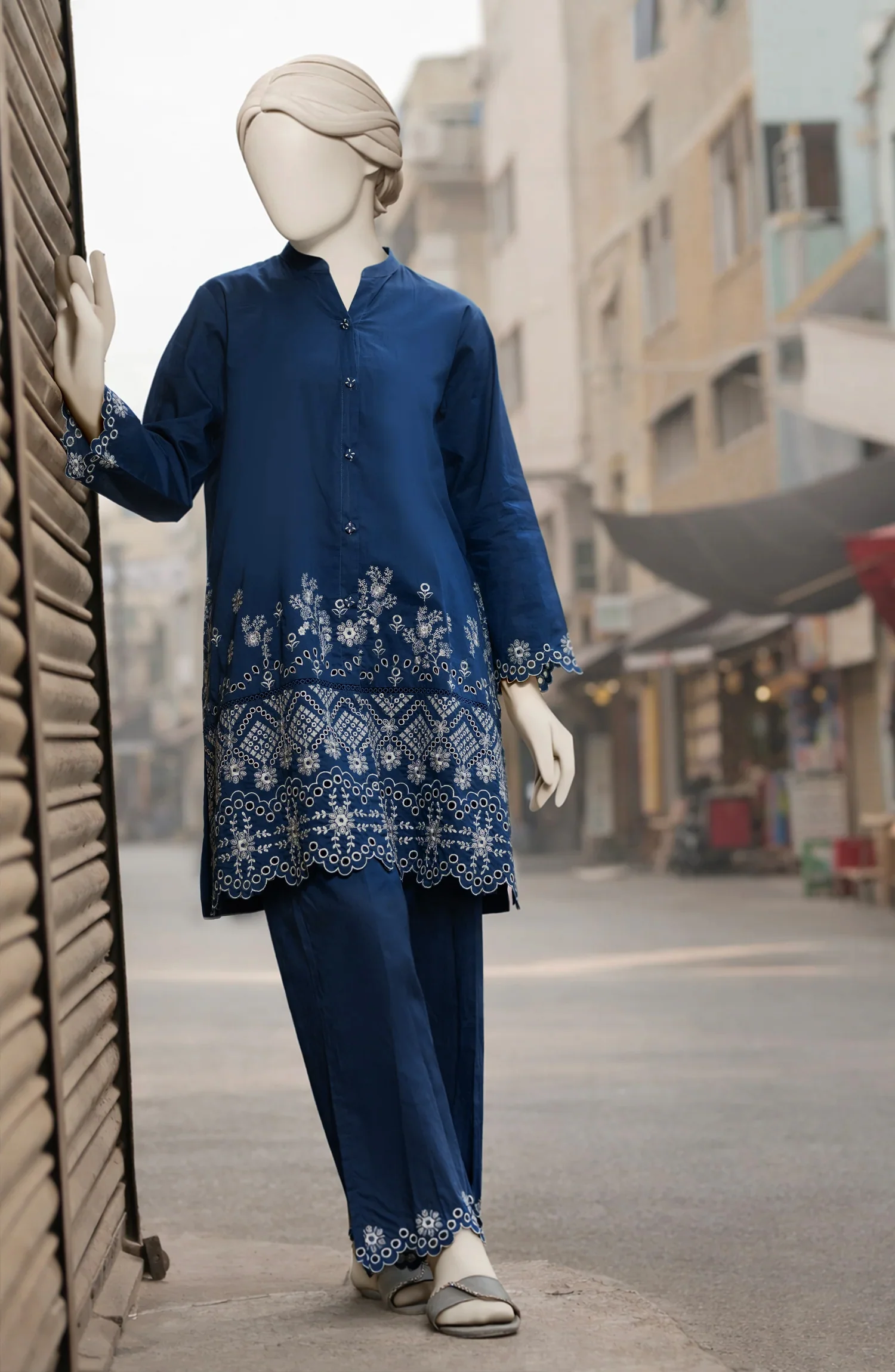 EMBROIDERED CAMBRIC STITCHED 2 PIECE - Image 4