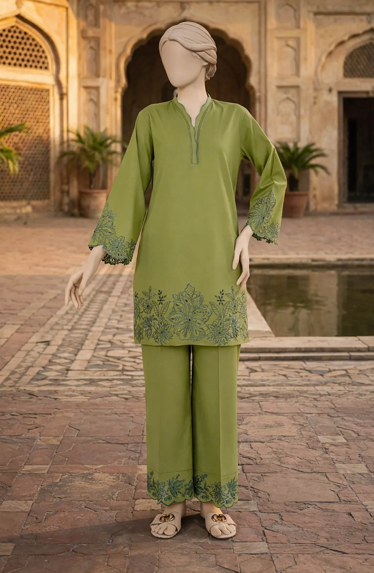 EMBROIDERED CAMBRIC STITCHED 2 PIECE