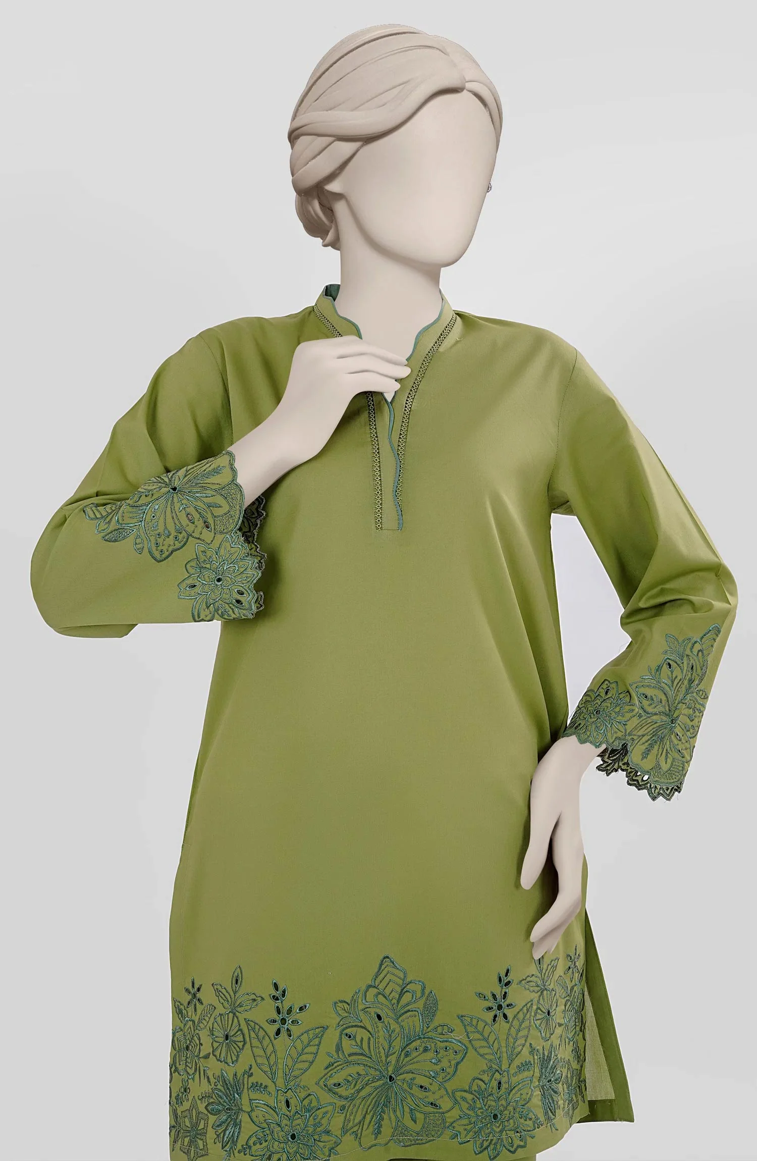 EMBROIDERED CAMBRIC STITCHED 2 PIECE - Image 2