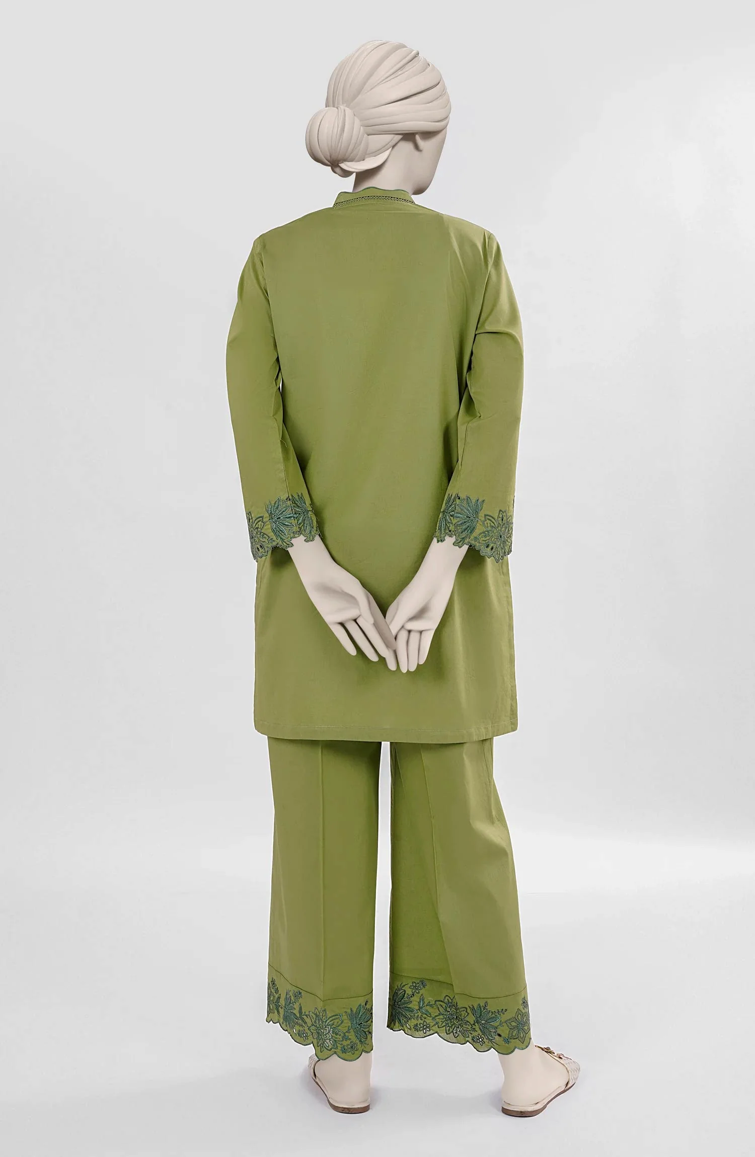 EMBROIDERED CAMBRIC STITCHED 2 PIECE - Image 4