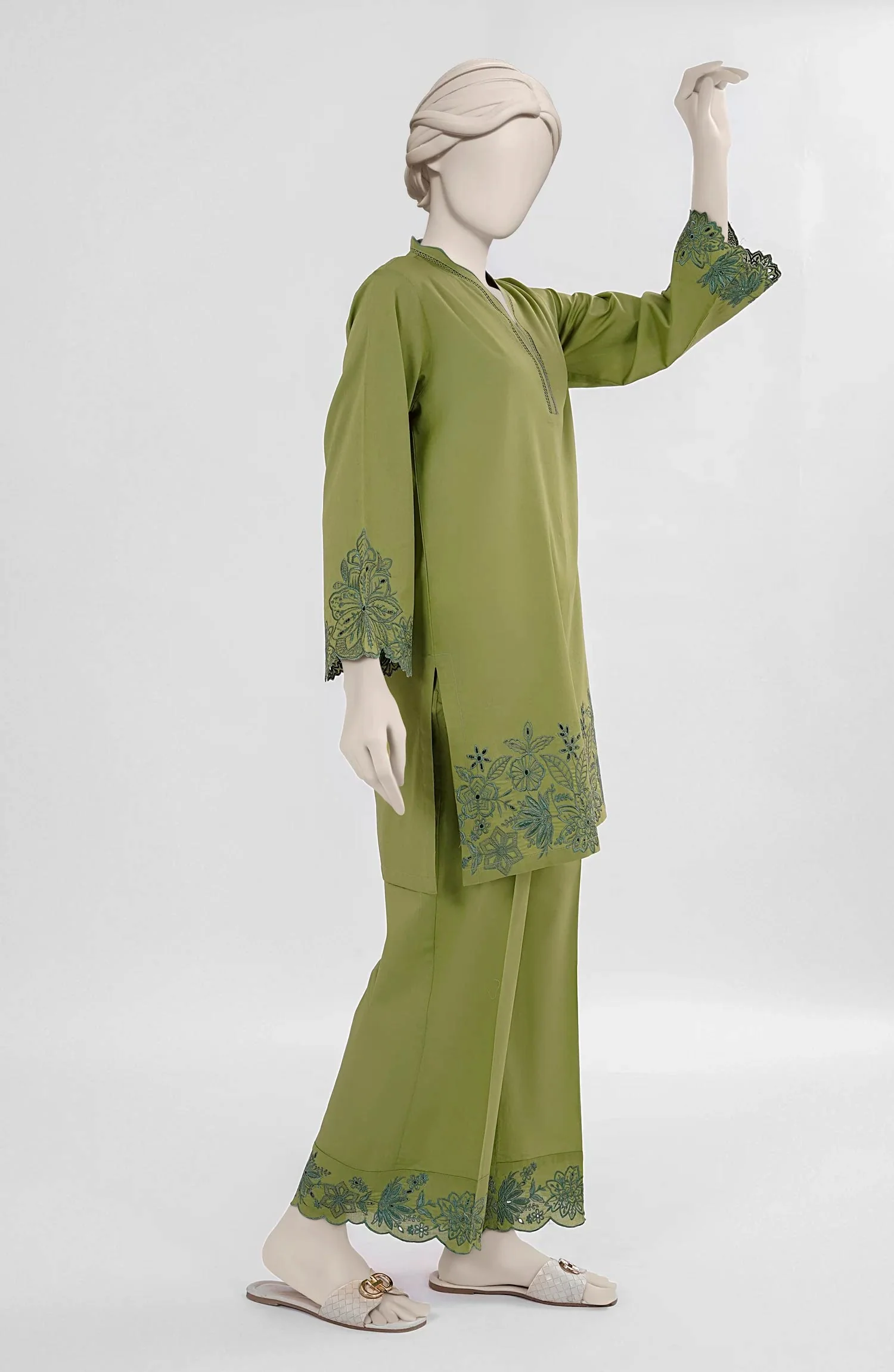 EMBROIDERED CAMBRIC STITCHED 2 PIECE - Image 5
