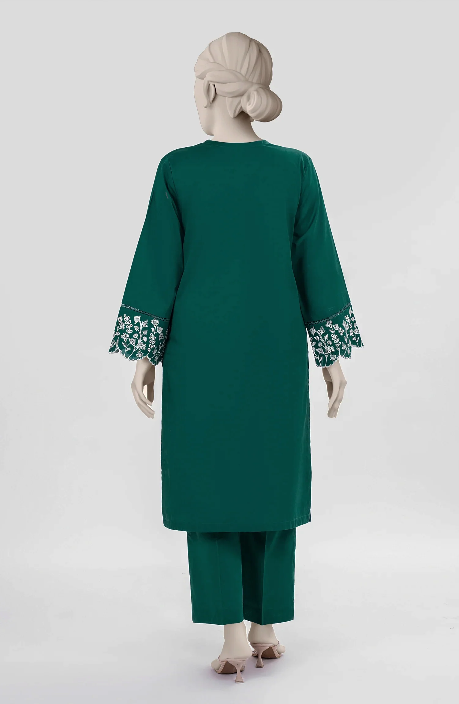 EMBROIDERED CAMBRIC STITCHED 2 PIECE - Image 4