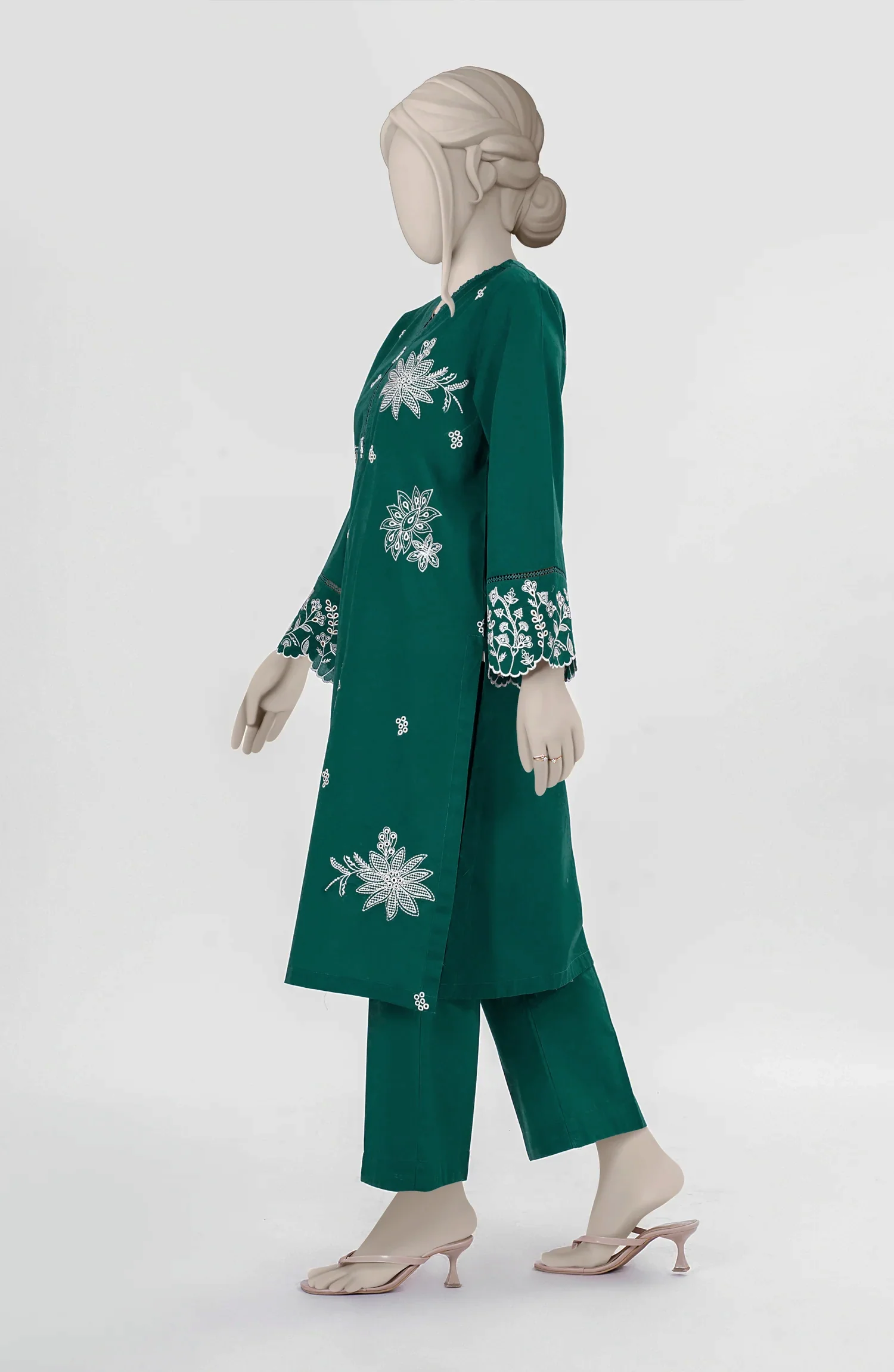 EMBROIDERED CAMBRIC STITCHED 2 PIECE - Image 6