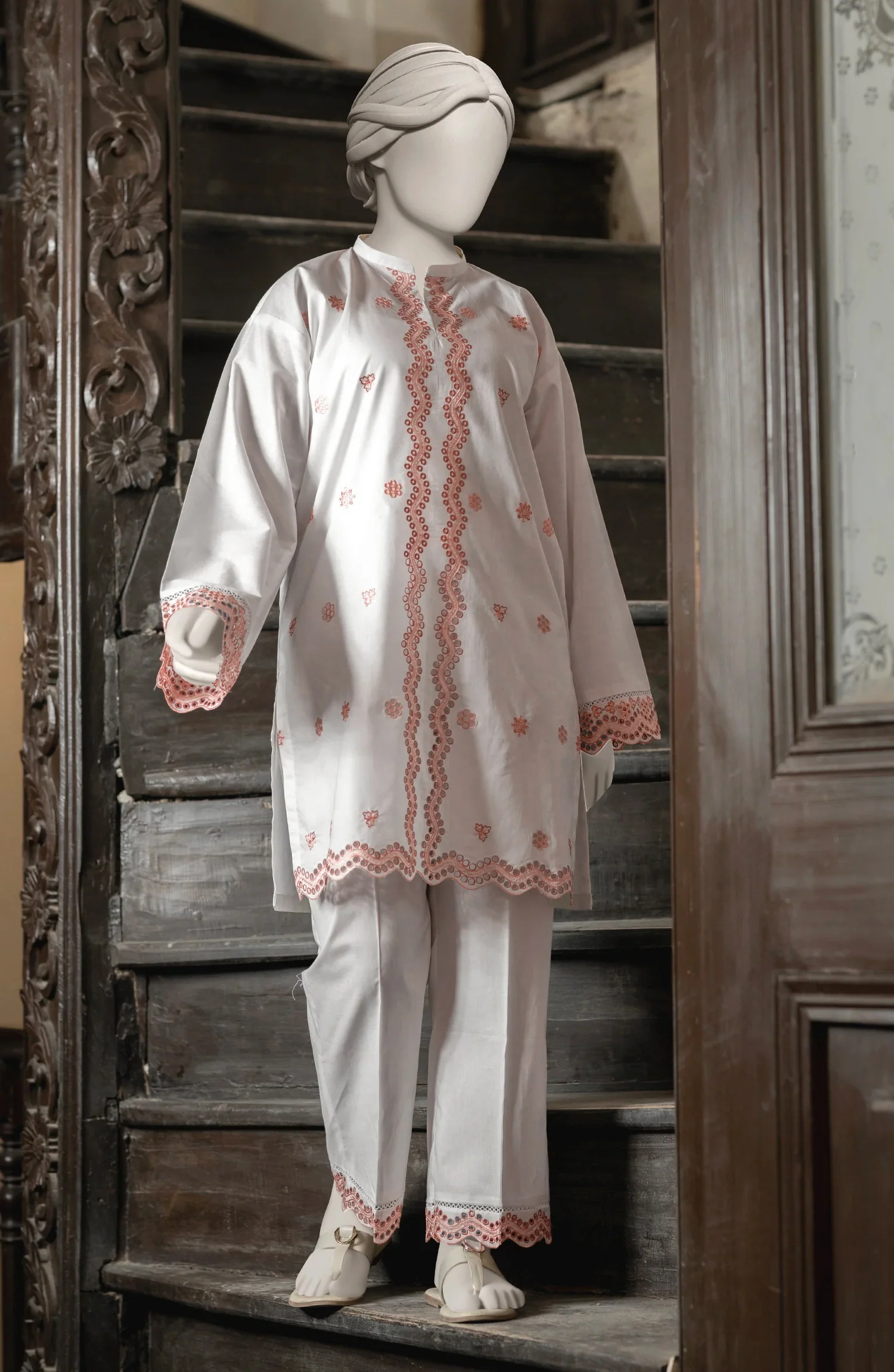 EMBROIDERED CAMBRIC STITCHED 2 PIECE - Image 4