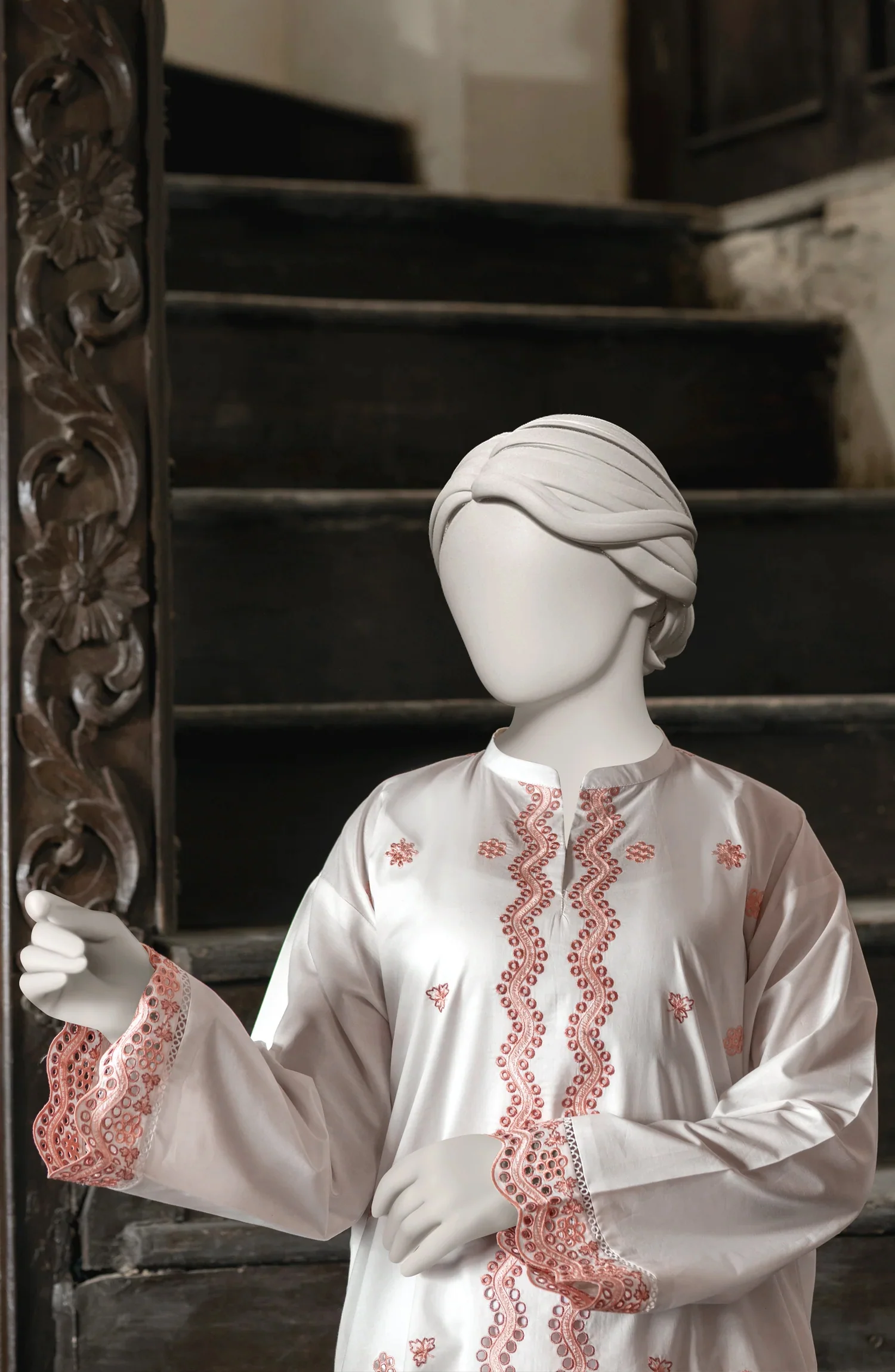 EMBROIDERED CAMBRIC STITCHED 2 PIECE - Image 5