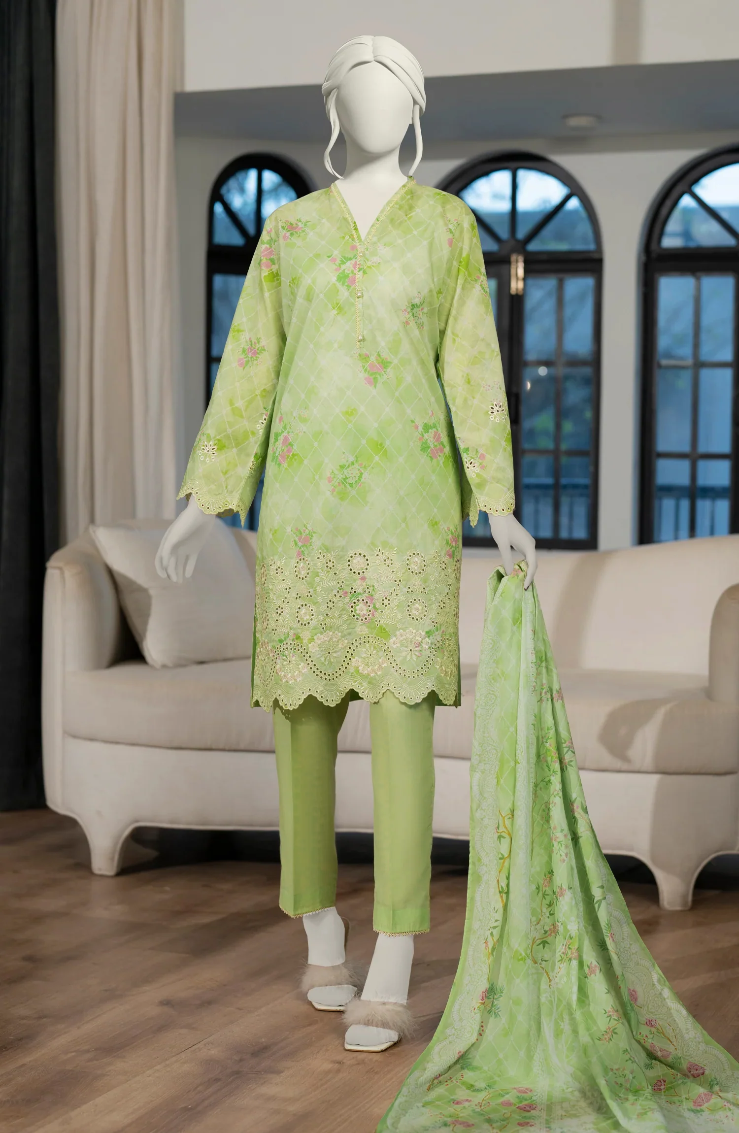 EMBROIDERED CAMBRIC STITCHED 3 PIECE - Image 4