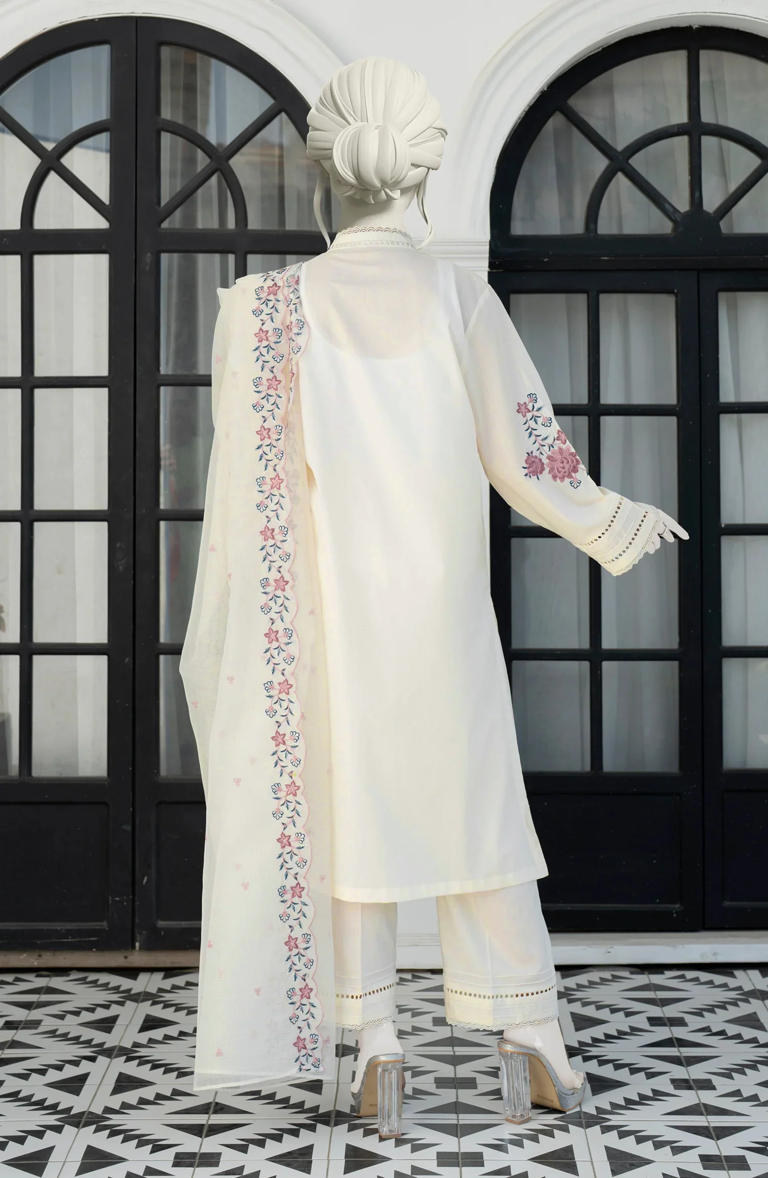 EMBROIDERED CAMBRIC STITCHED 3 PIECE - Image 5