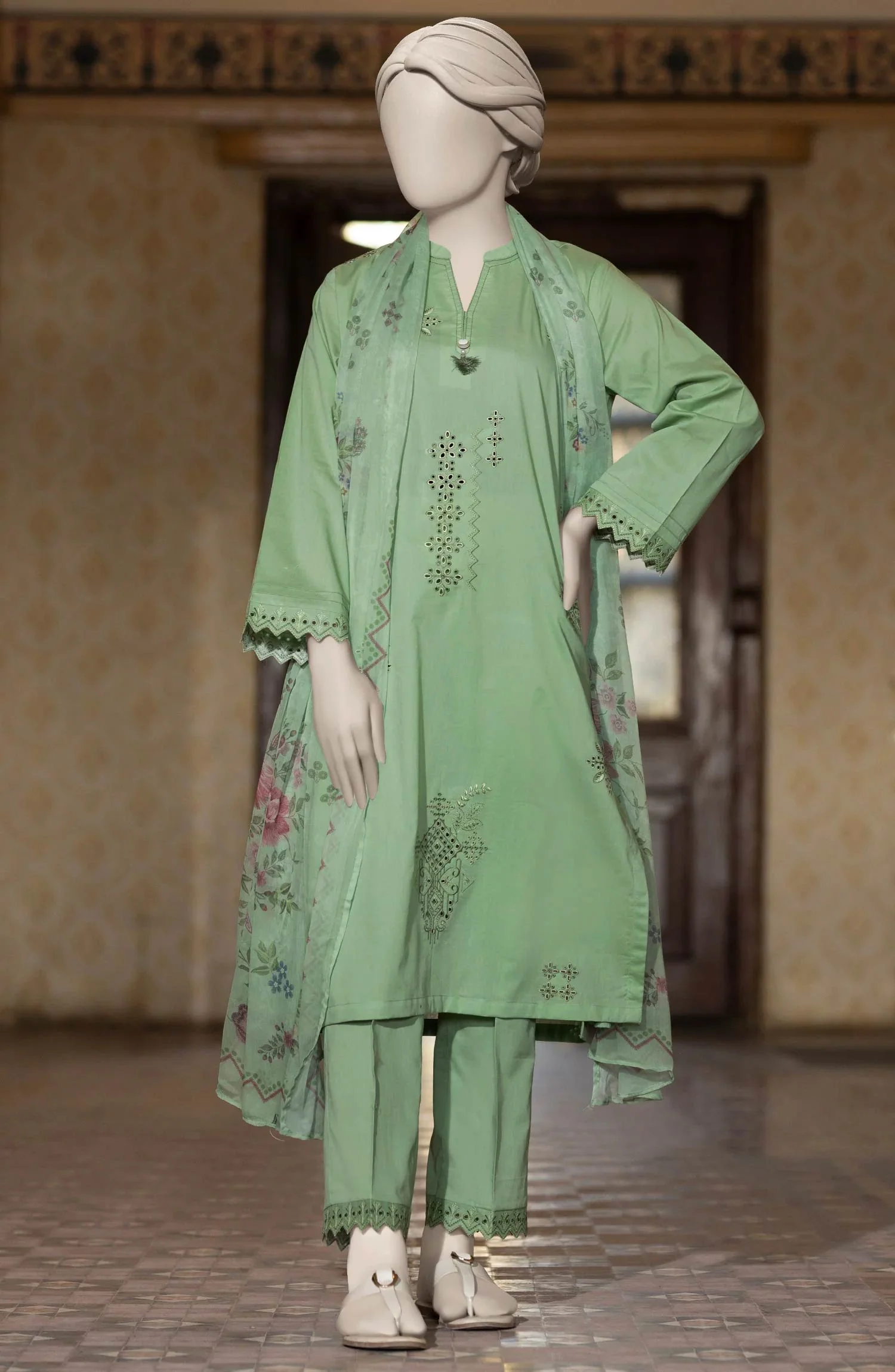 EMBROIDERED CAMBRIC STITCHED 3 PIECE - Image 5