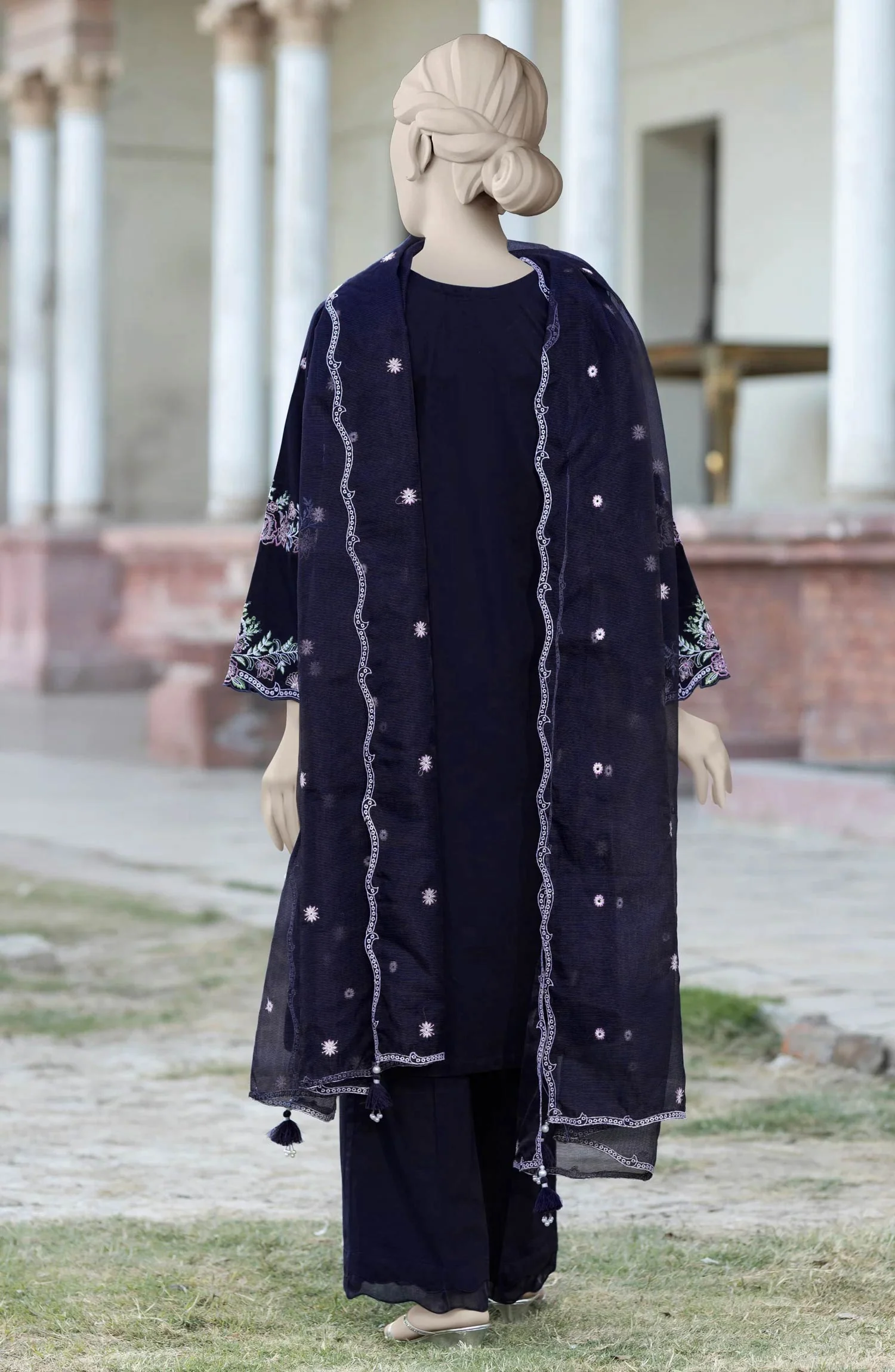 EMBROIDERED CAMBRIC STITCHED 3 PIECE - Image 4