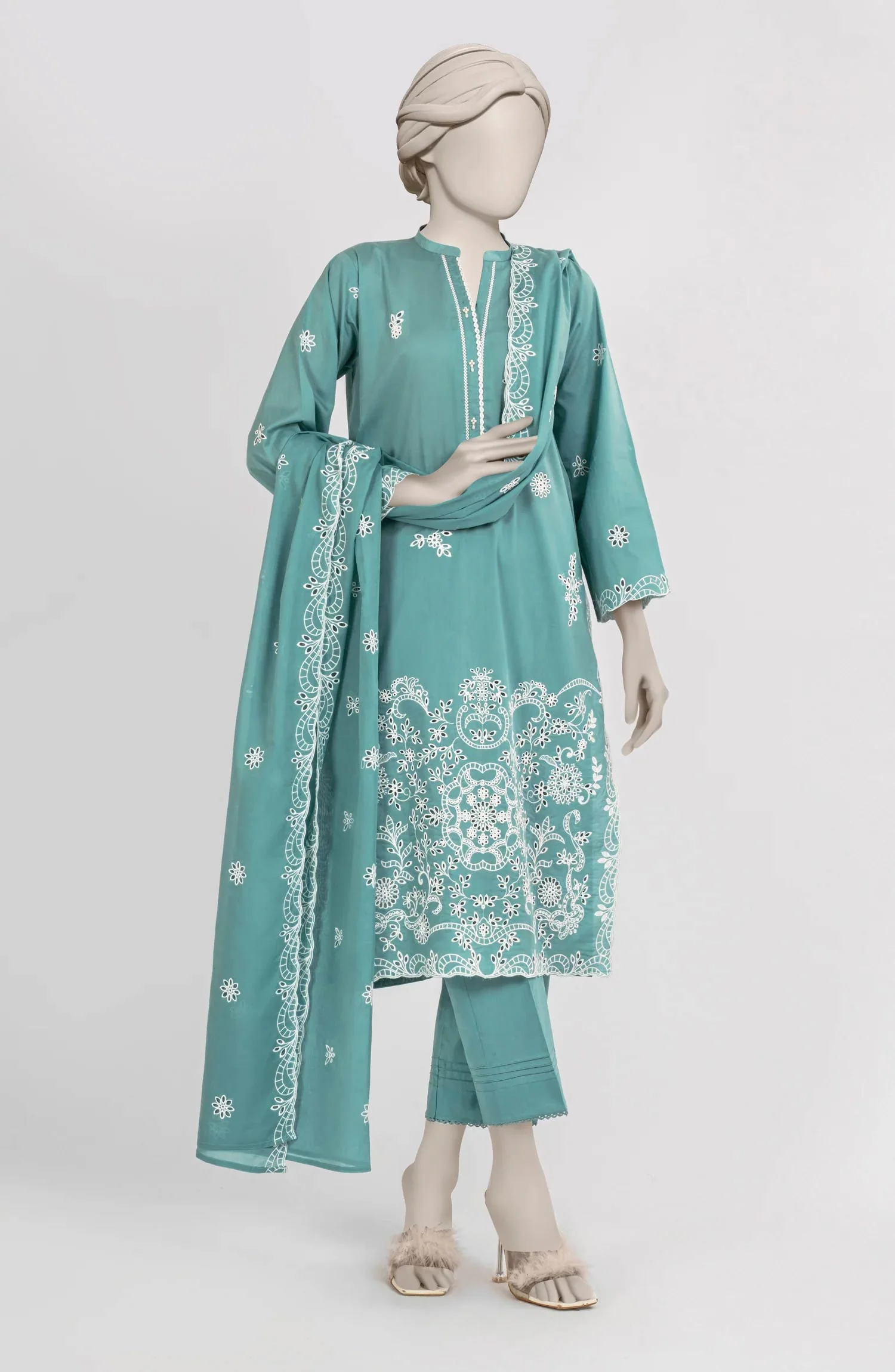 EMBROIDERED CAMBRIC STITCHED 3 PIECE - Image 4