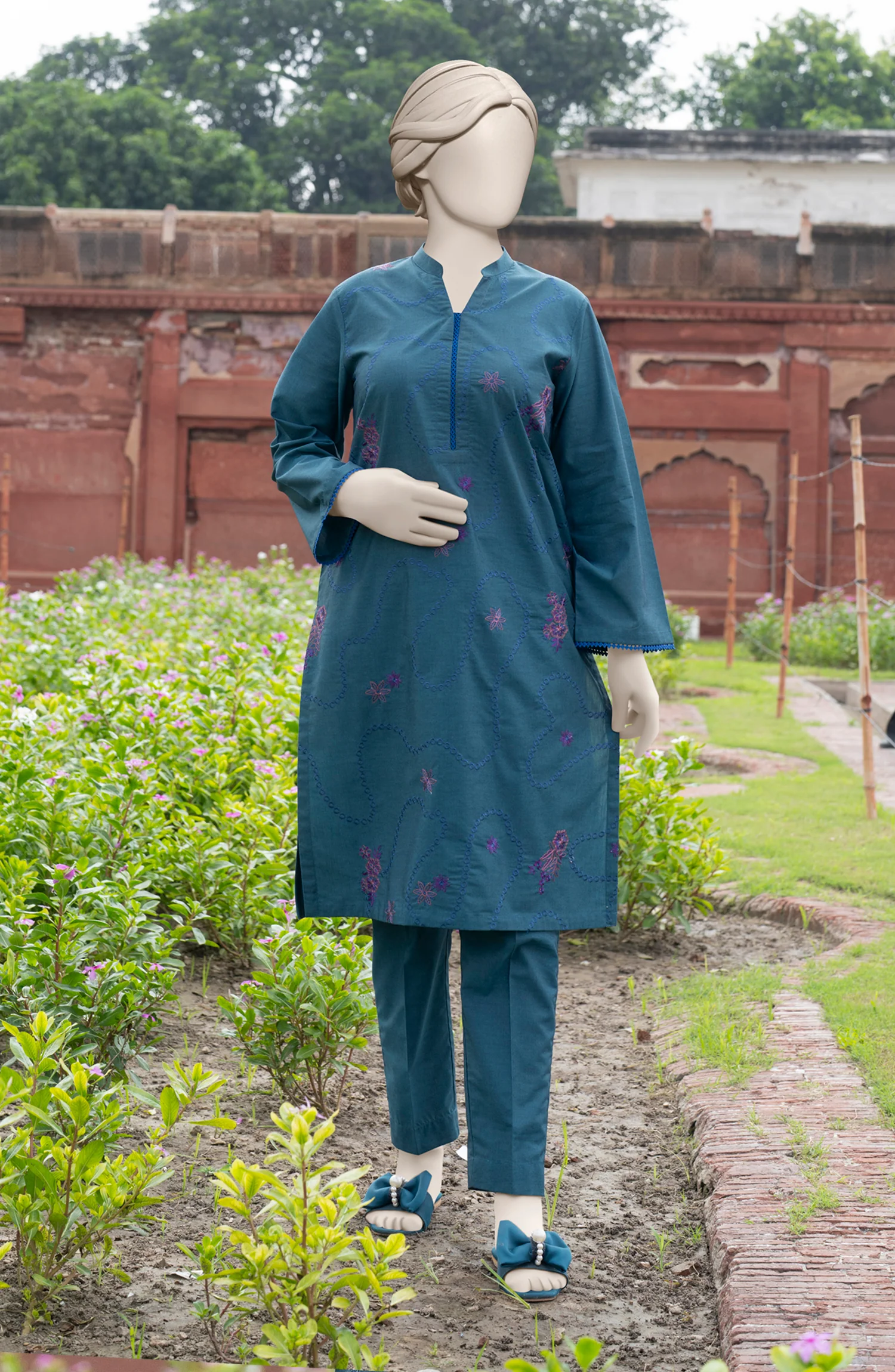 EMBROIDERED CHAMBRAY STITCHED 2 PIECE - Image 3