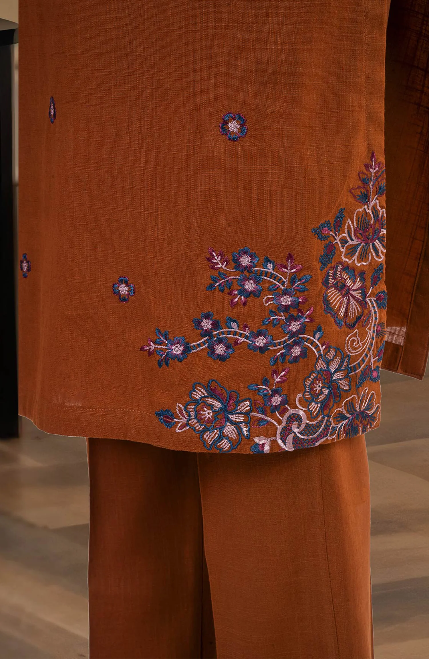 EMBROIDERED CROSS HATCH STITCHED 2 PIECE - Image 2
