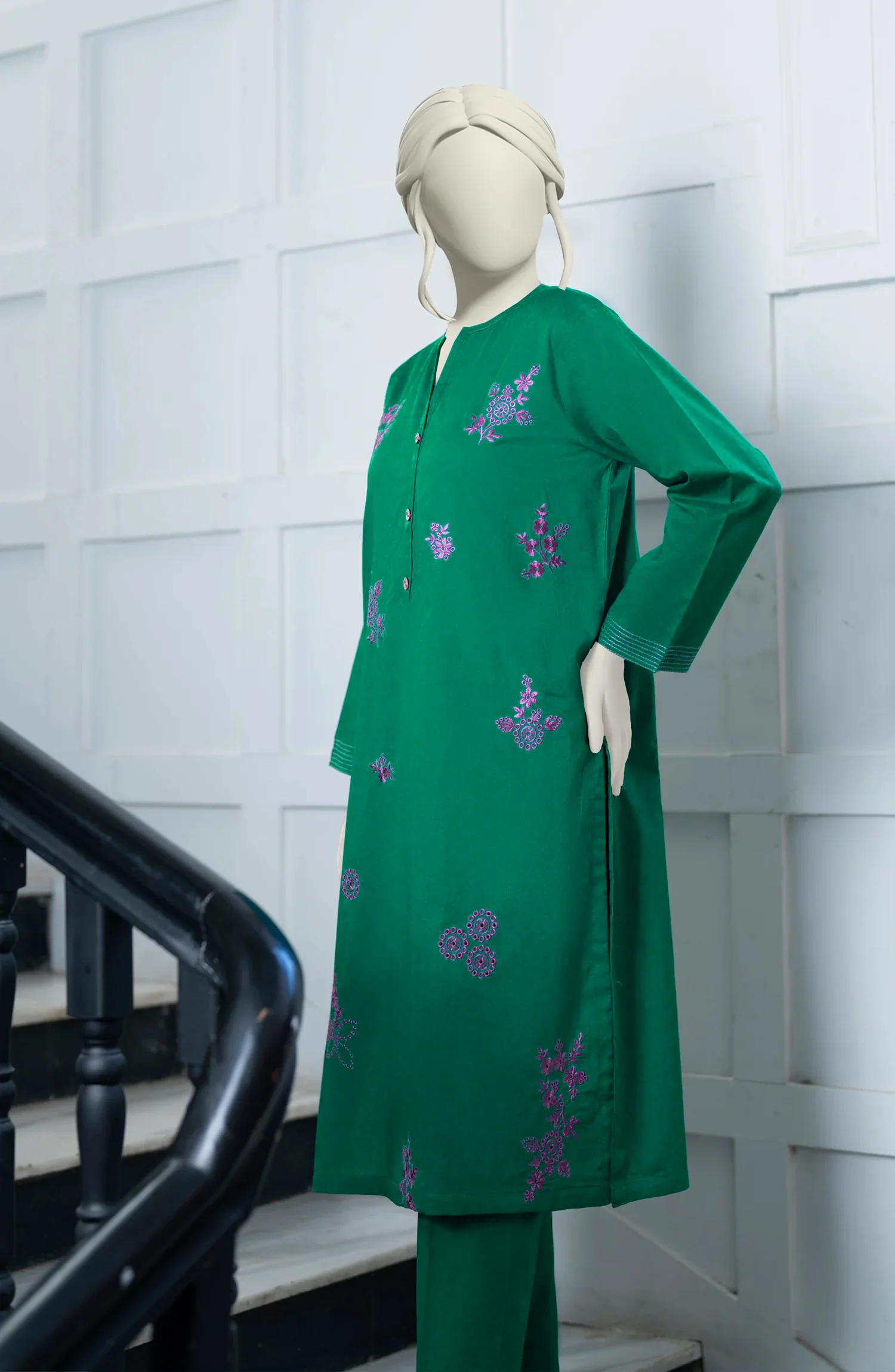 EMBROIDERED JACQUARD STITCHED 2 PIECE - Image 2