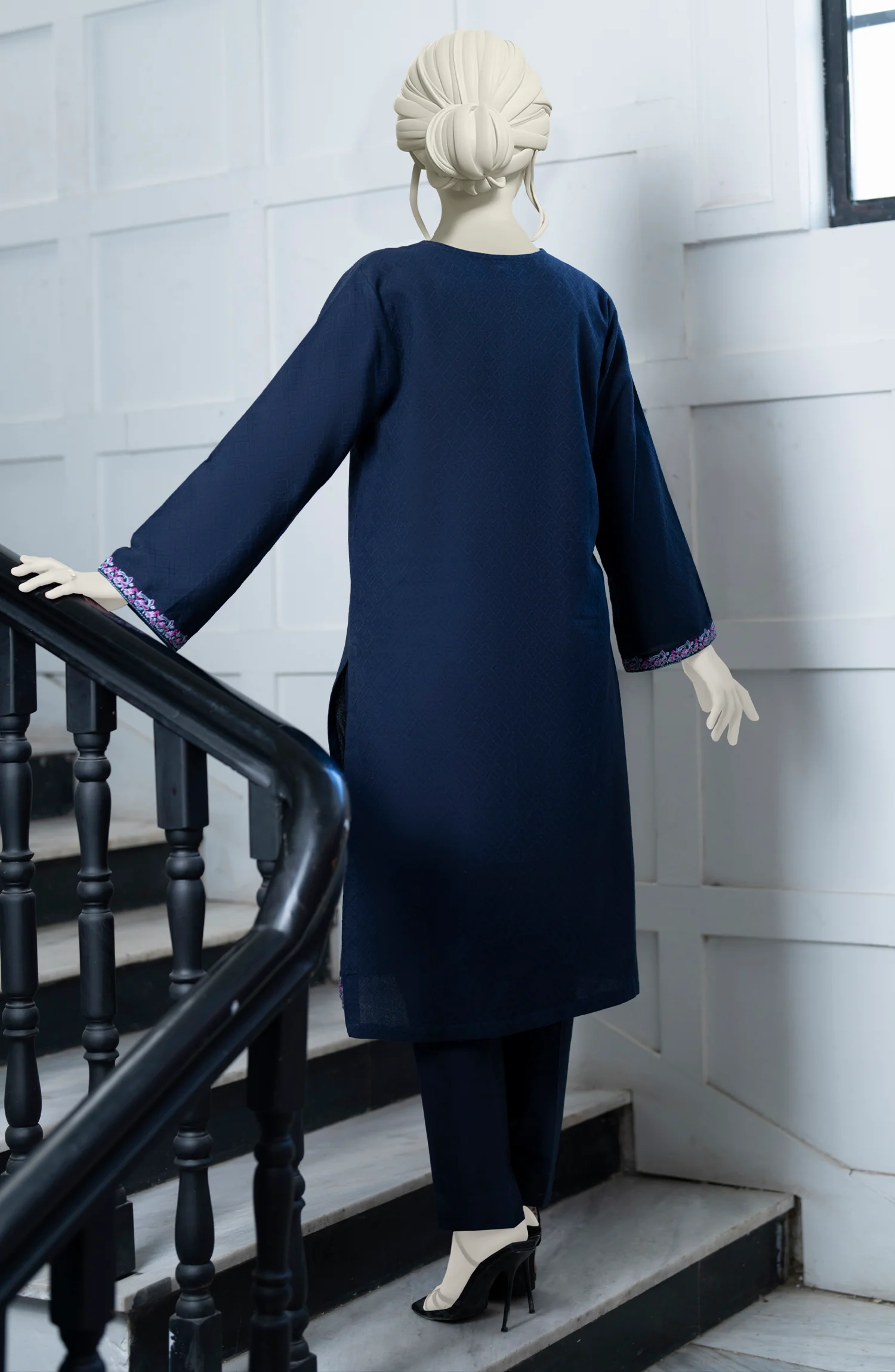 EMBROIDERED JACQUARD STITCHED 2 PIECE - Image 4
