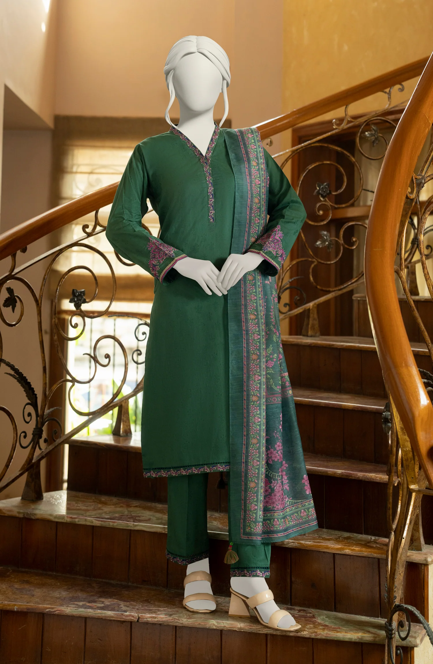 EMBROIDERED JACQUARD STITCHED 3 PIECE