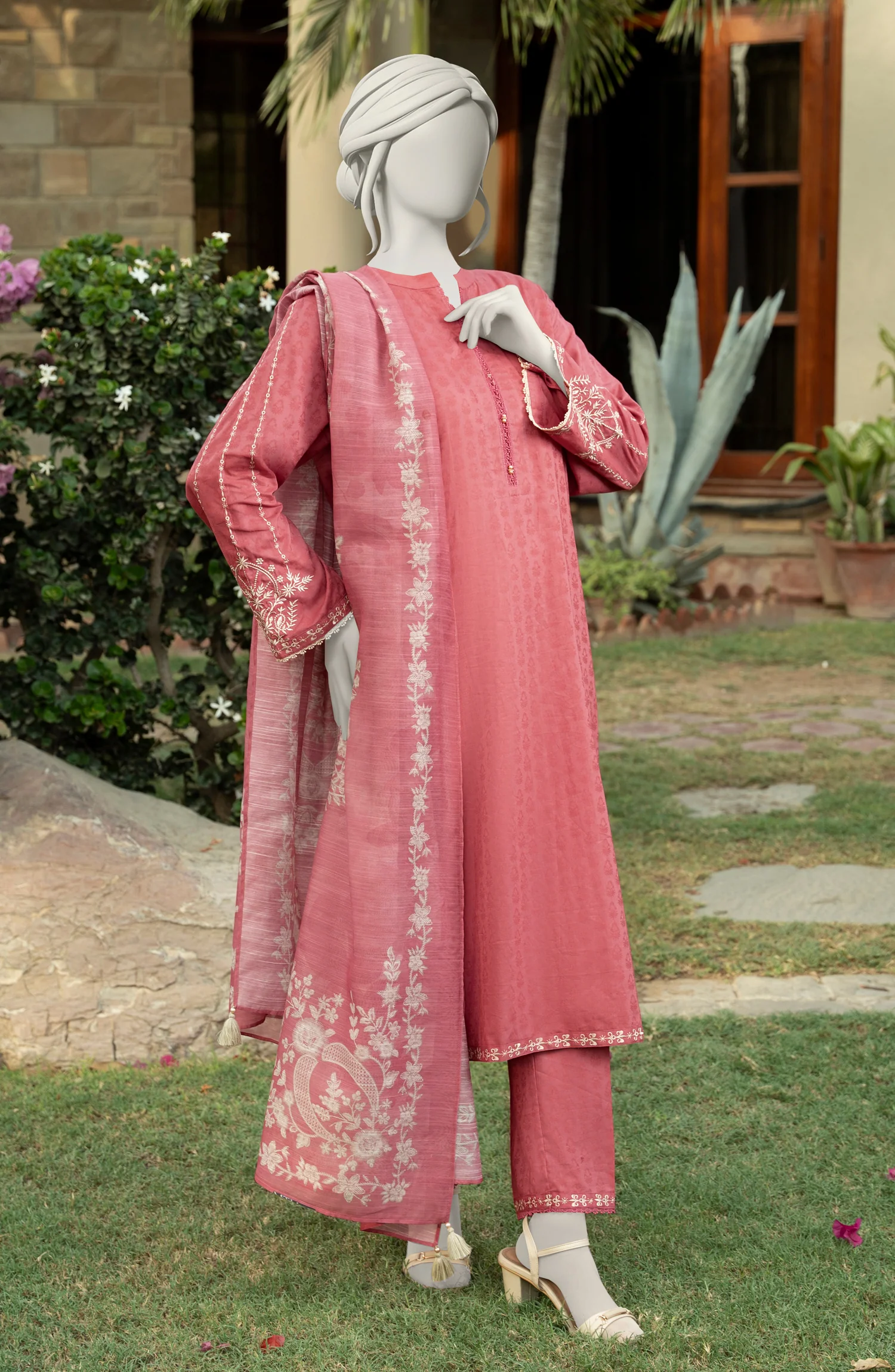 EMBROIDERED JACQUARD STITCHED 3 PIECE - Image 3
