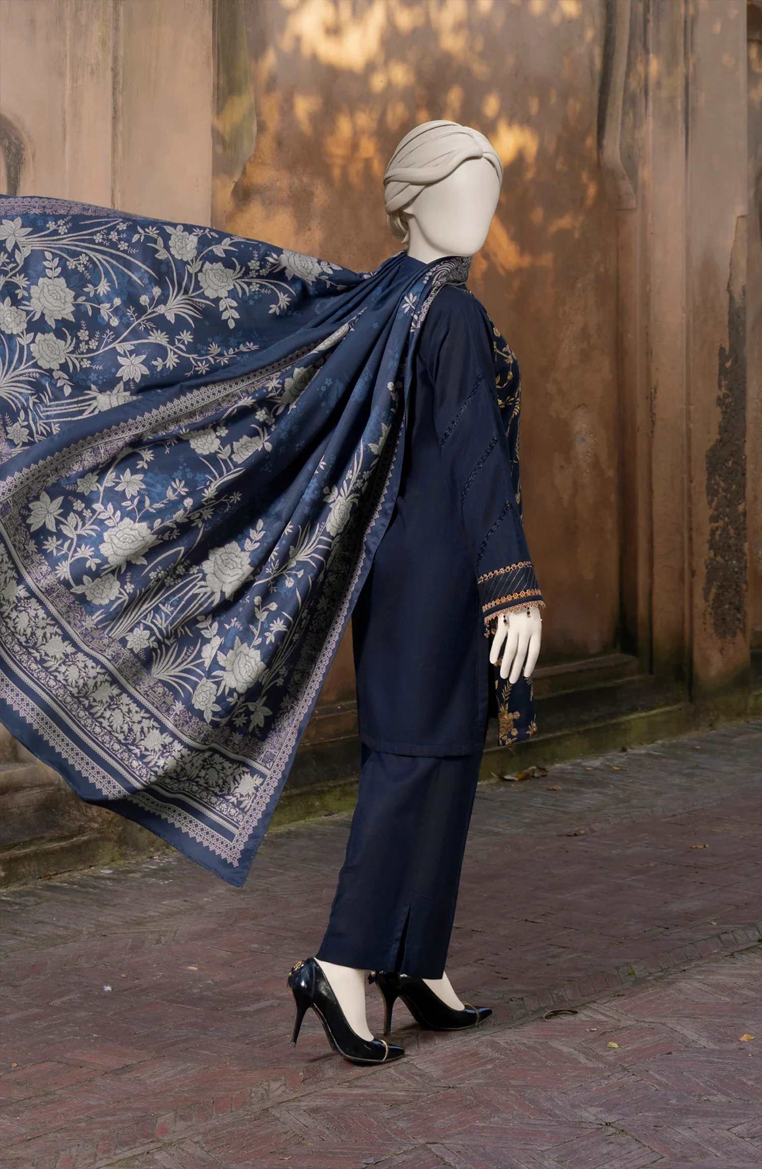 EMBROIDERED KHADDAR 3PCS UNSTITCHED - Image 3