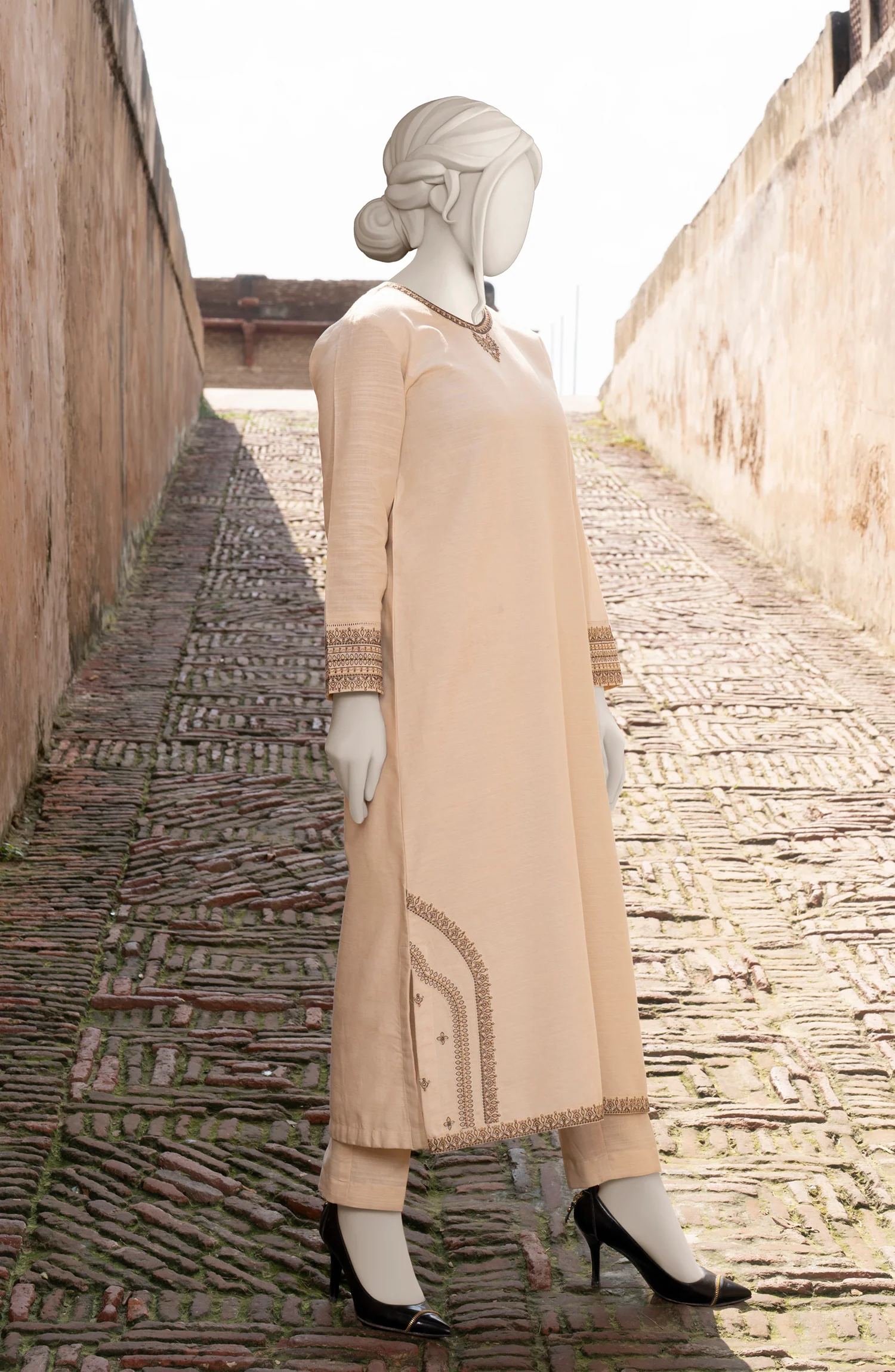 EMBROIDERED KHADDAR STITCHED 2 PIECE - Image 3