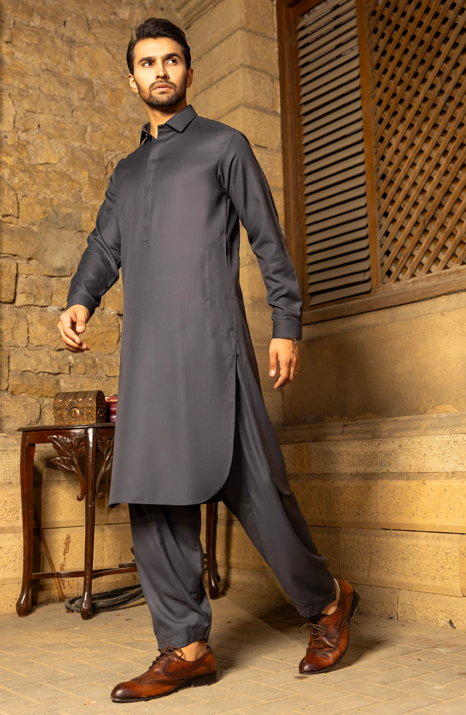 EXCLUSIVE WINTER'23 MEN KAMEEZ SHALWAR PLAIN CHARCOAL - Image 3