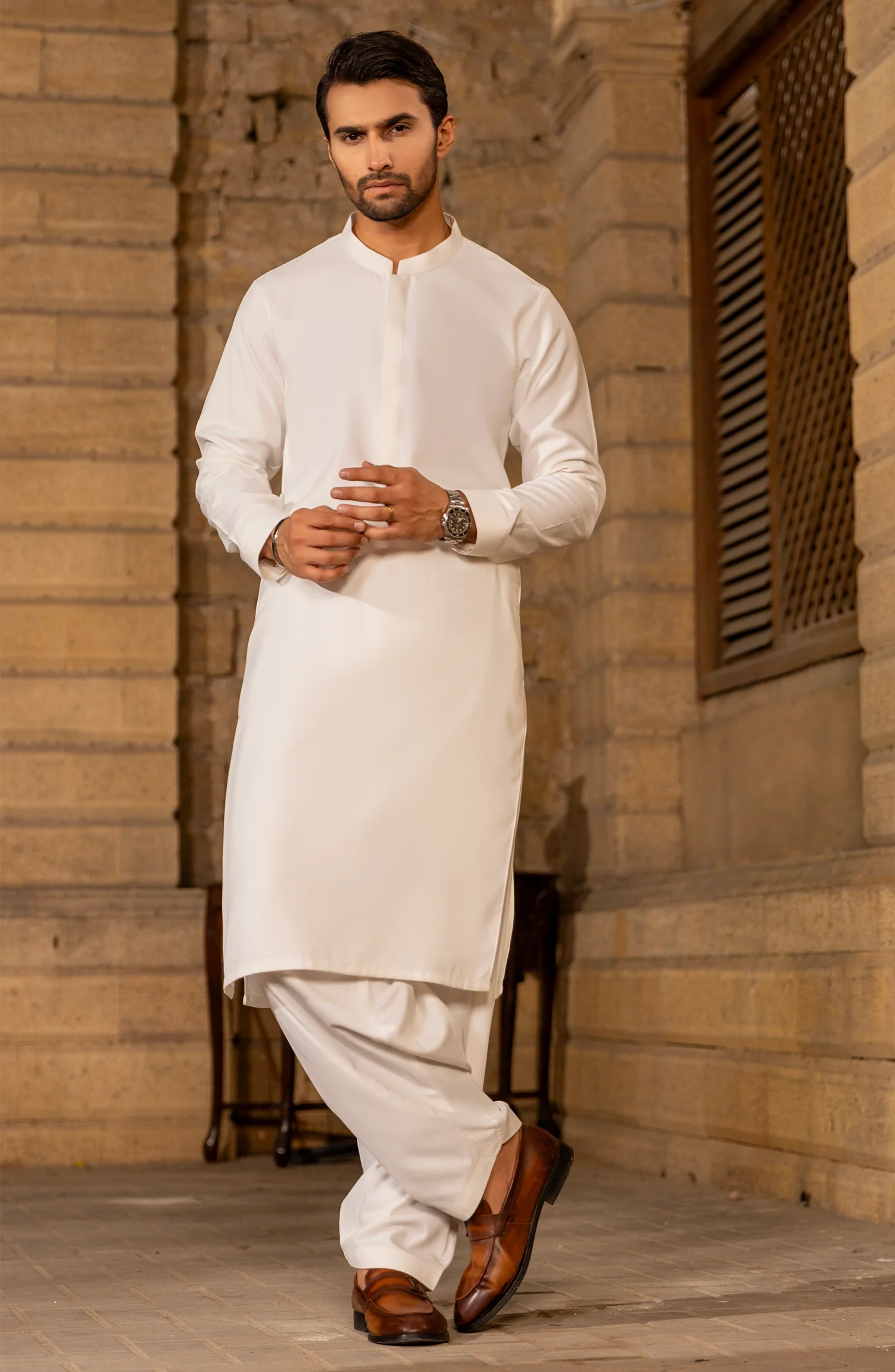 EXCLUSIVE WINTER'23 MEN KAMEEZ SHALWAR PLAIN OFF WHITE - Image 3