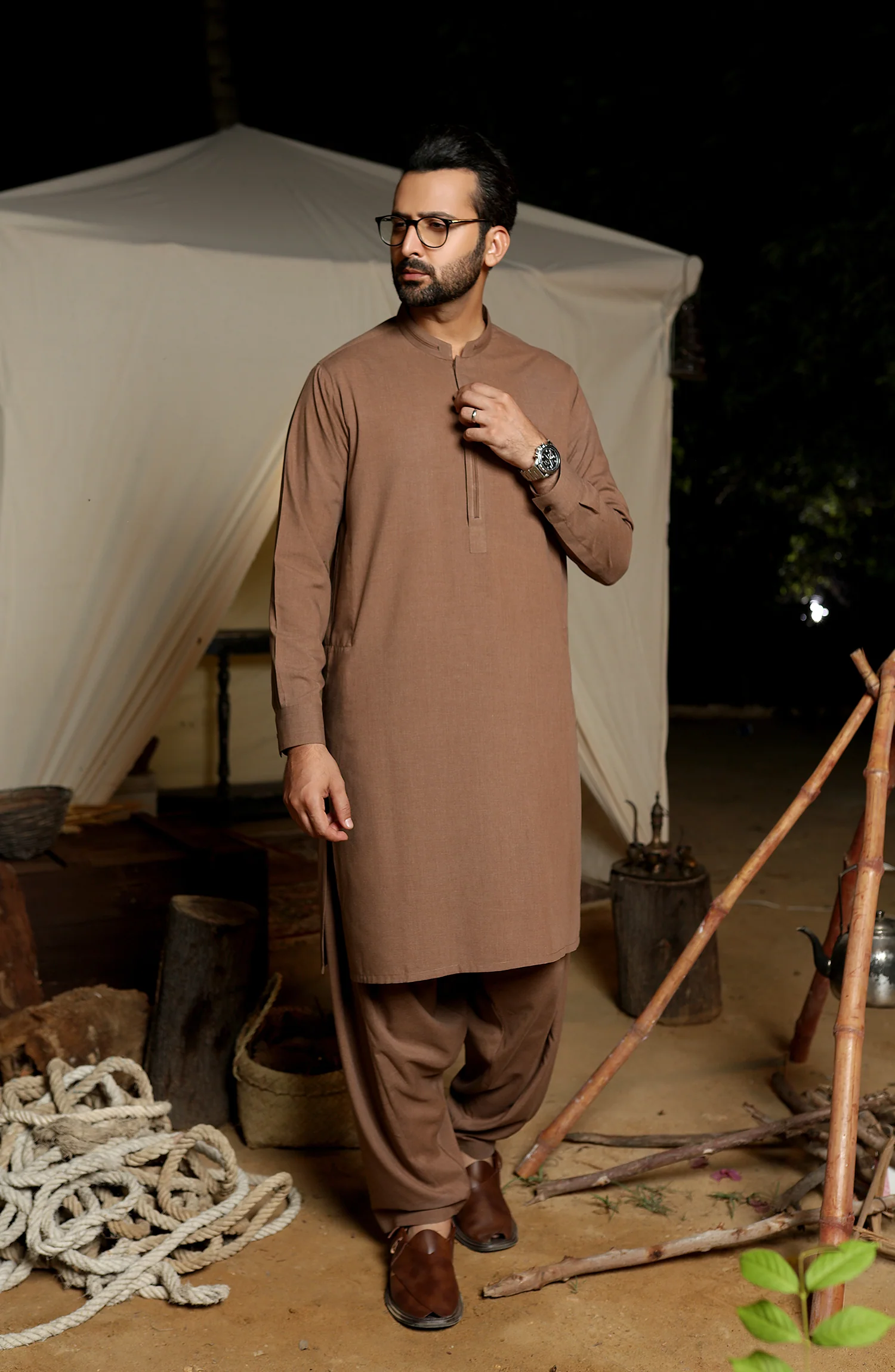 FESTIVE'22 MEN FORMAL STYLING KAMEEZ SHALWAR BROWN - Image 2