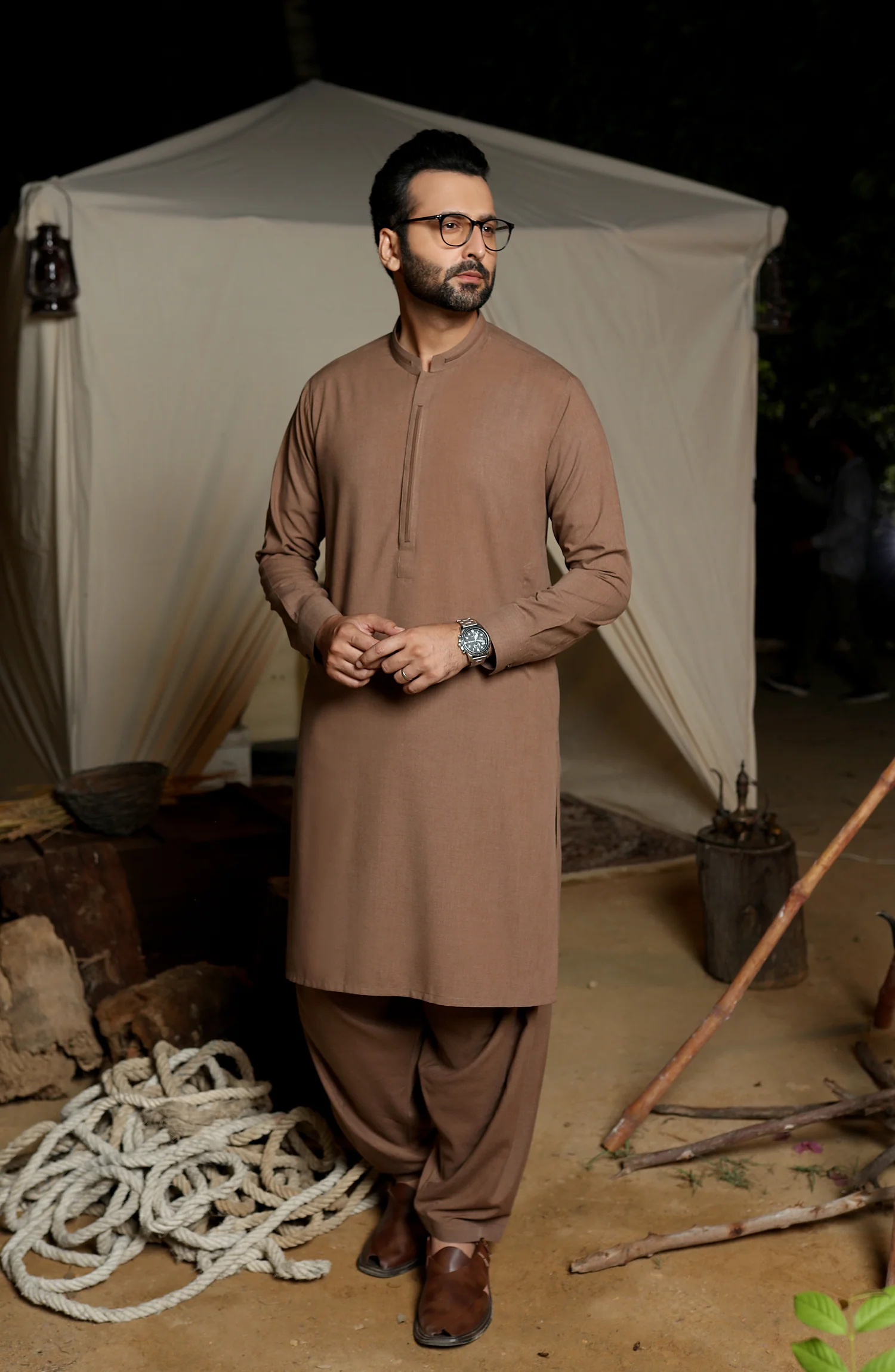 FESTIVE'22 MEN FORMAL STYLING KAMEEZ SHALWAR BROWN - Image 3