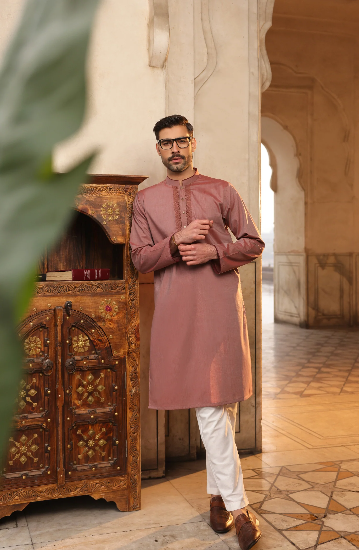 FESTIVE'22 MEN KURTA FORMAL LIGHT MAROON - Image 2