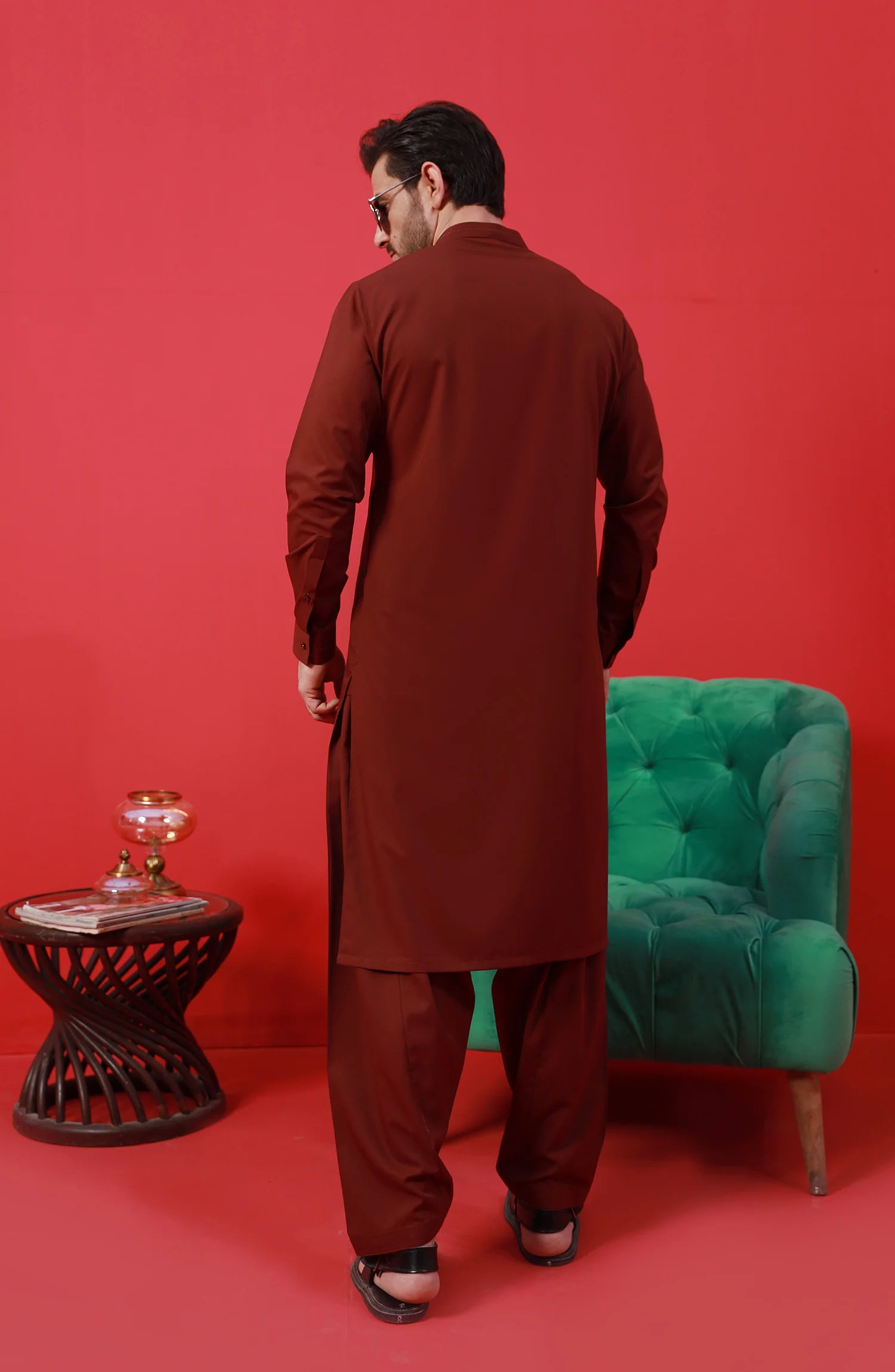 FESTIVE'23 MEN KAMEEZ SHALWAR CASUAL MAROON - Image 4
