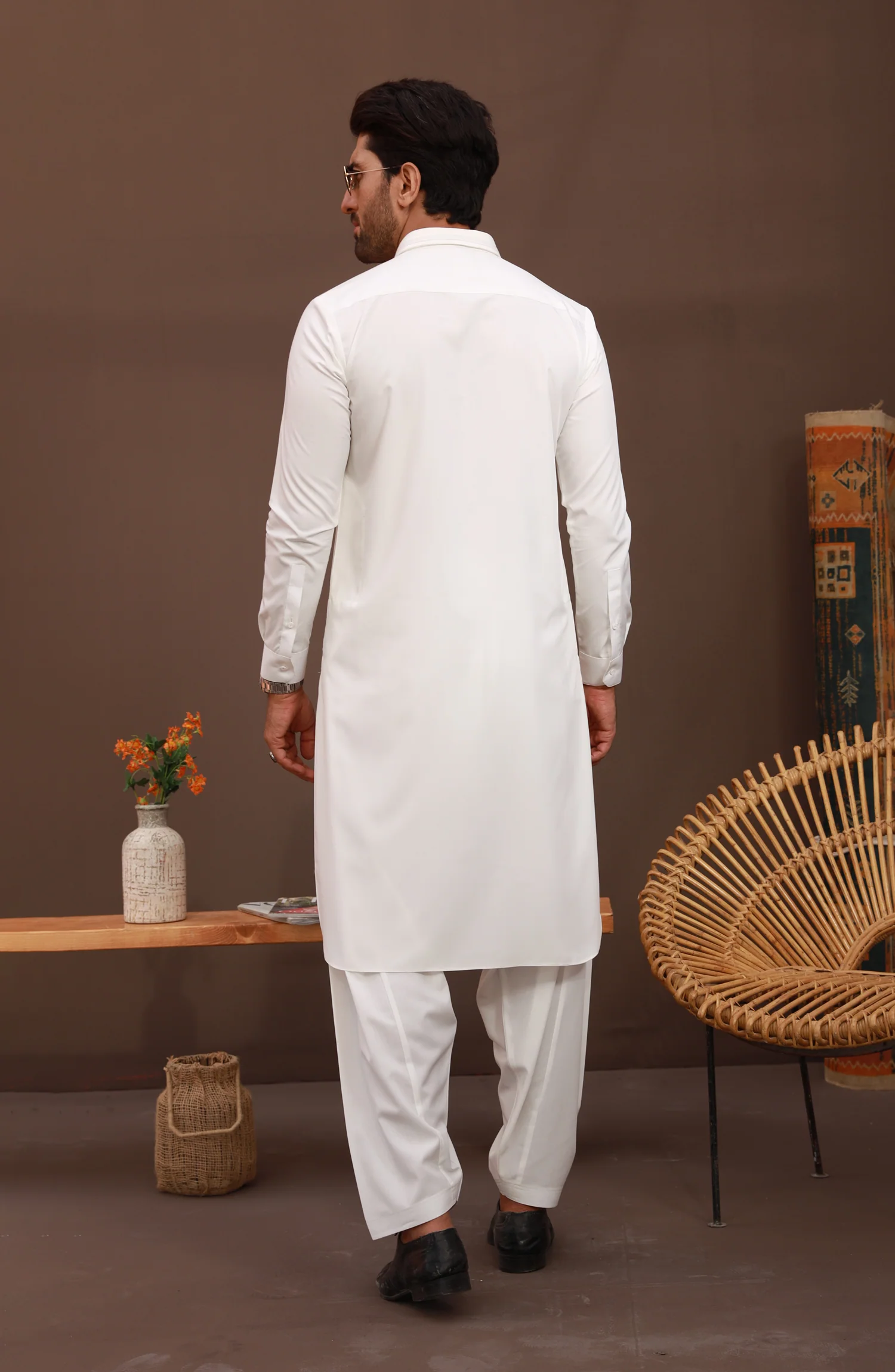 FESTIVE'23 MEN KAMEEZ SHALWAR SEMI FORMAL OFF WHITE - Image 3
