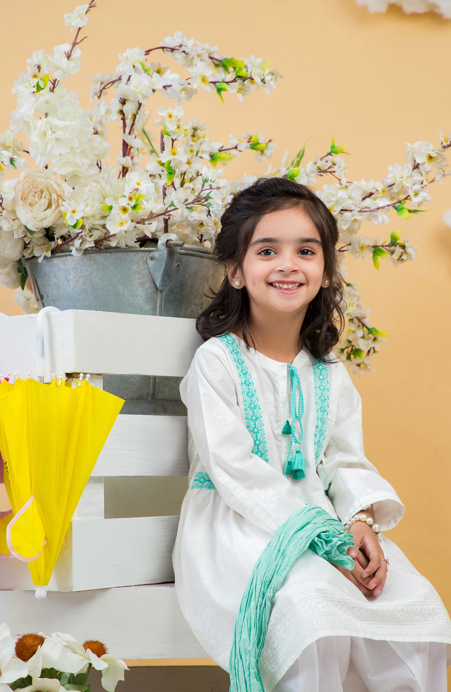 GIRLS LAWN PRINTED 3PC STITCHED SUIT - Image 2