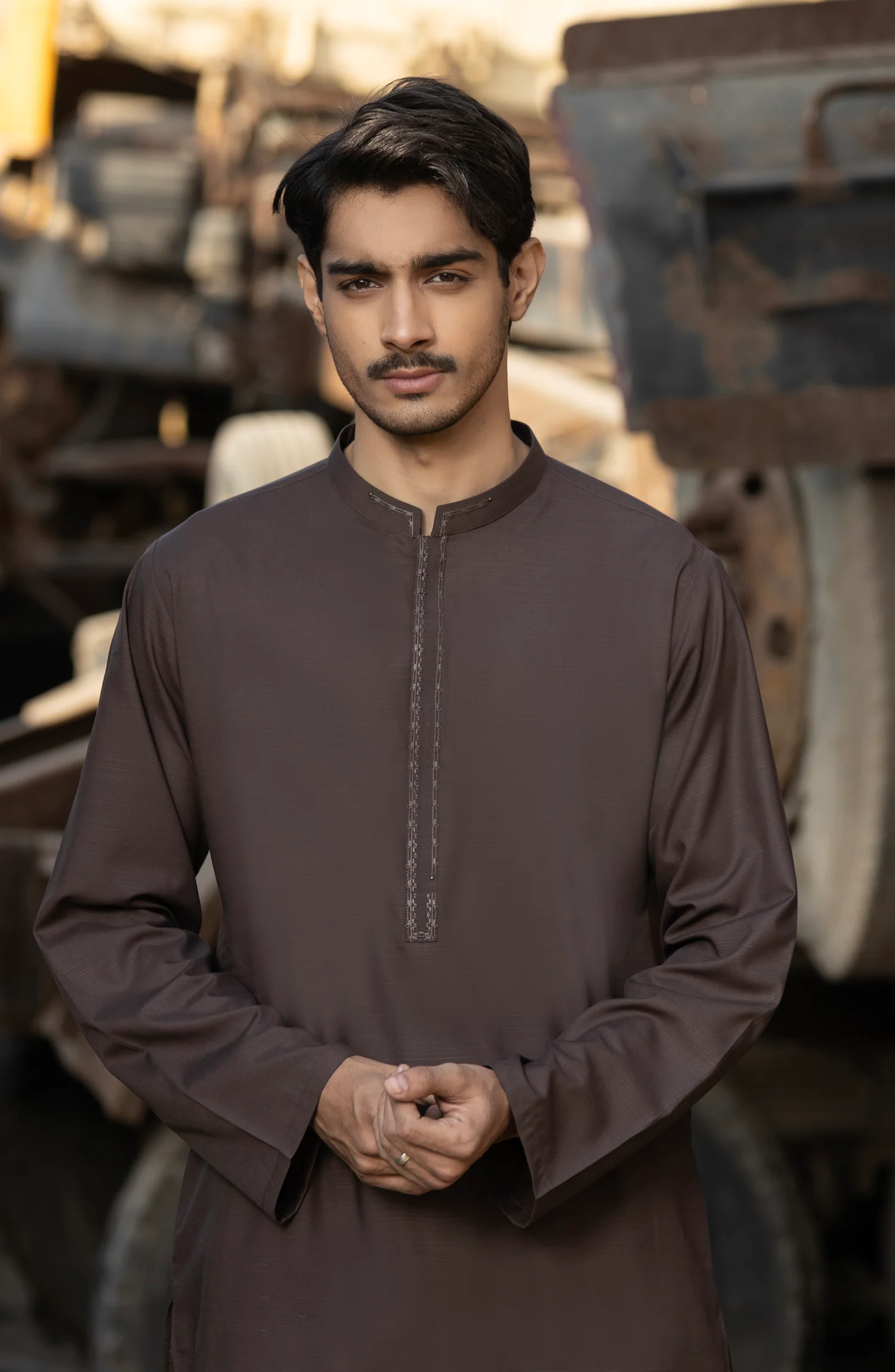 GREYISH-BROWN BLENDED EMBROIDERED KURTA - Image 2