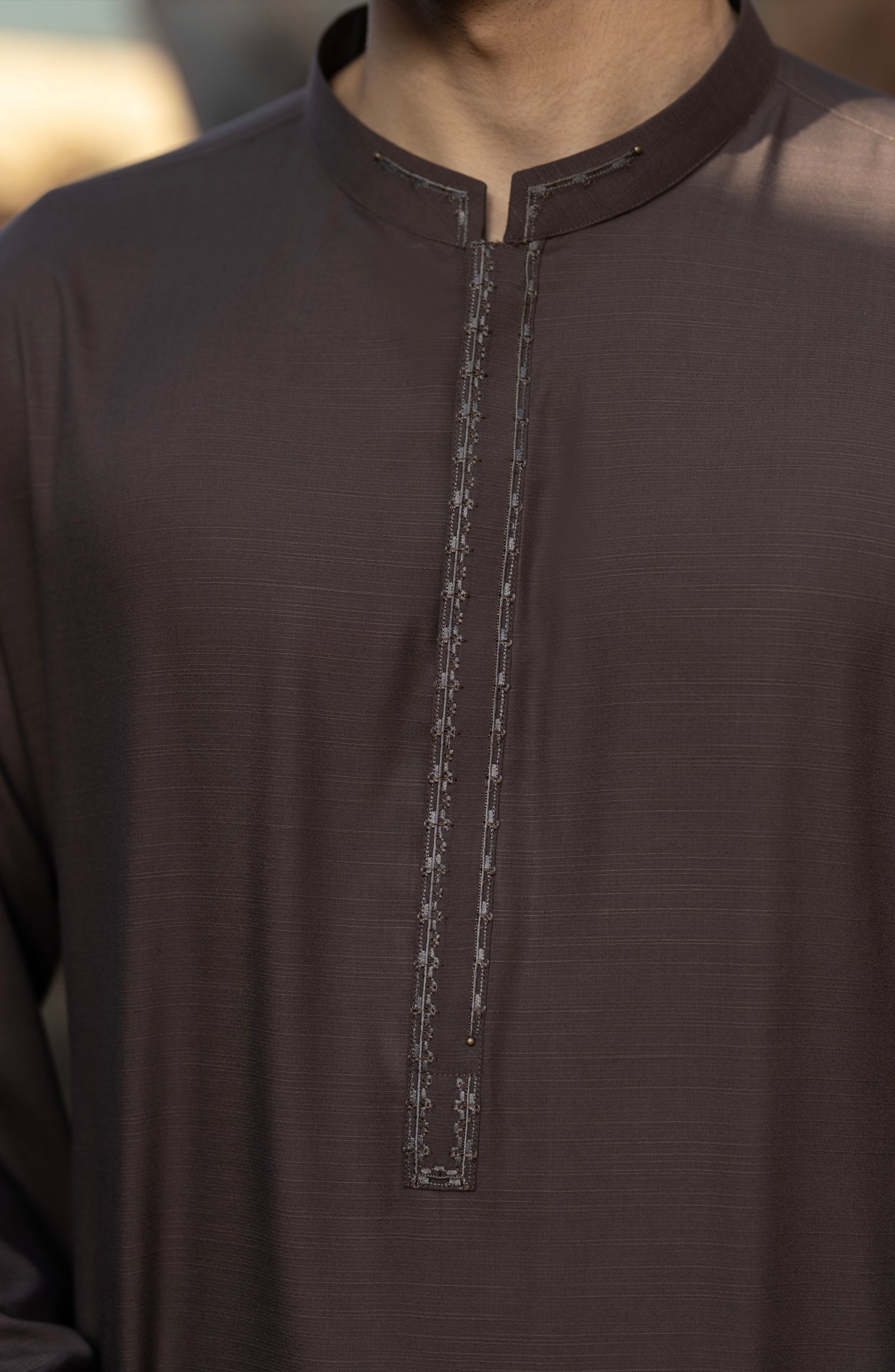 GREYISH-BROWN BLENDED EMBROIDERED KURTA - Image 3