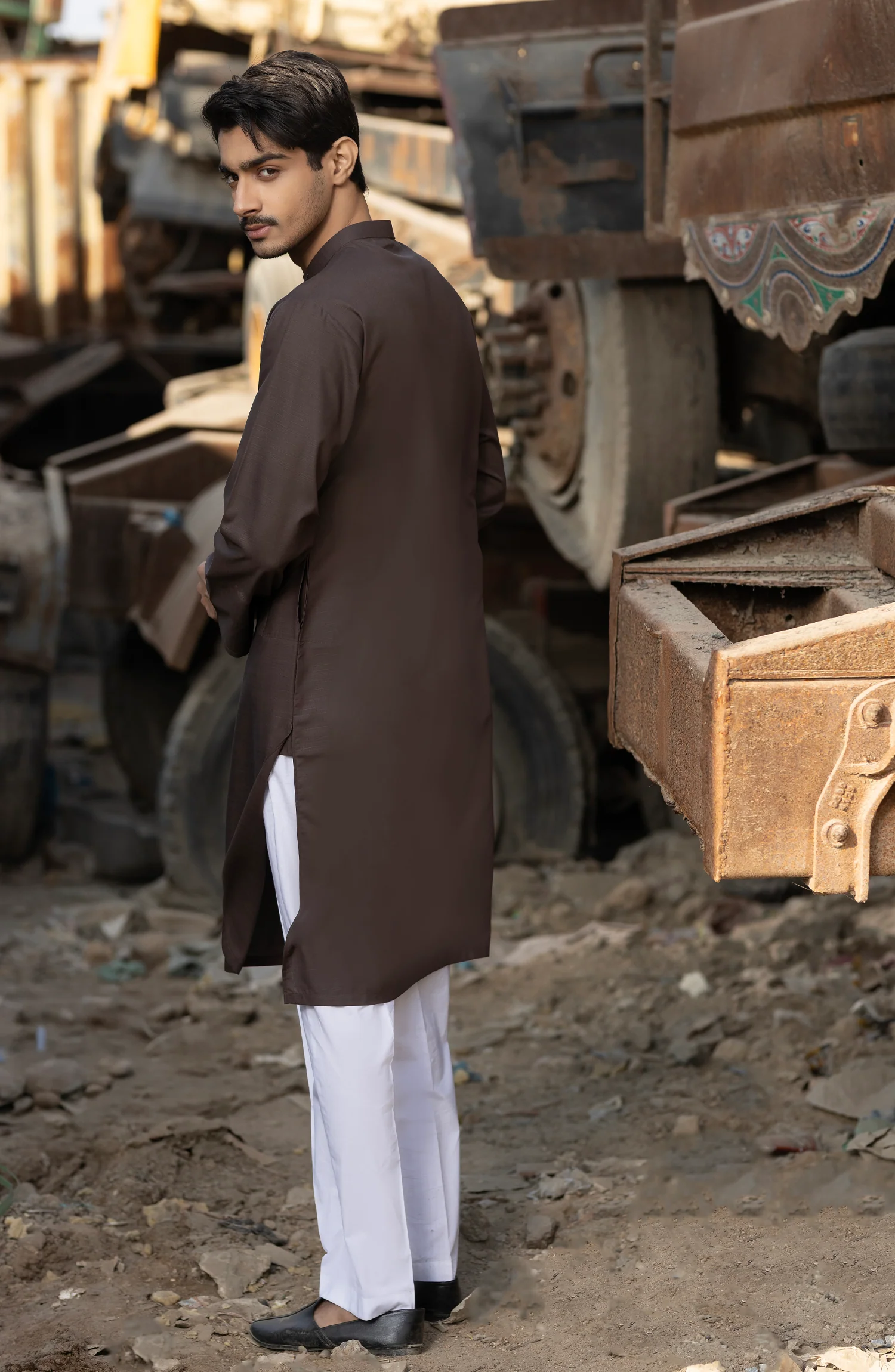 GREYISH-BROWN BLENDED EMBROIDERED KURTA - Image 5